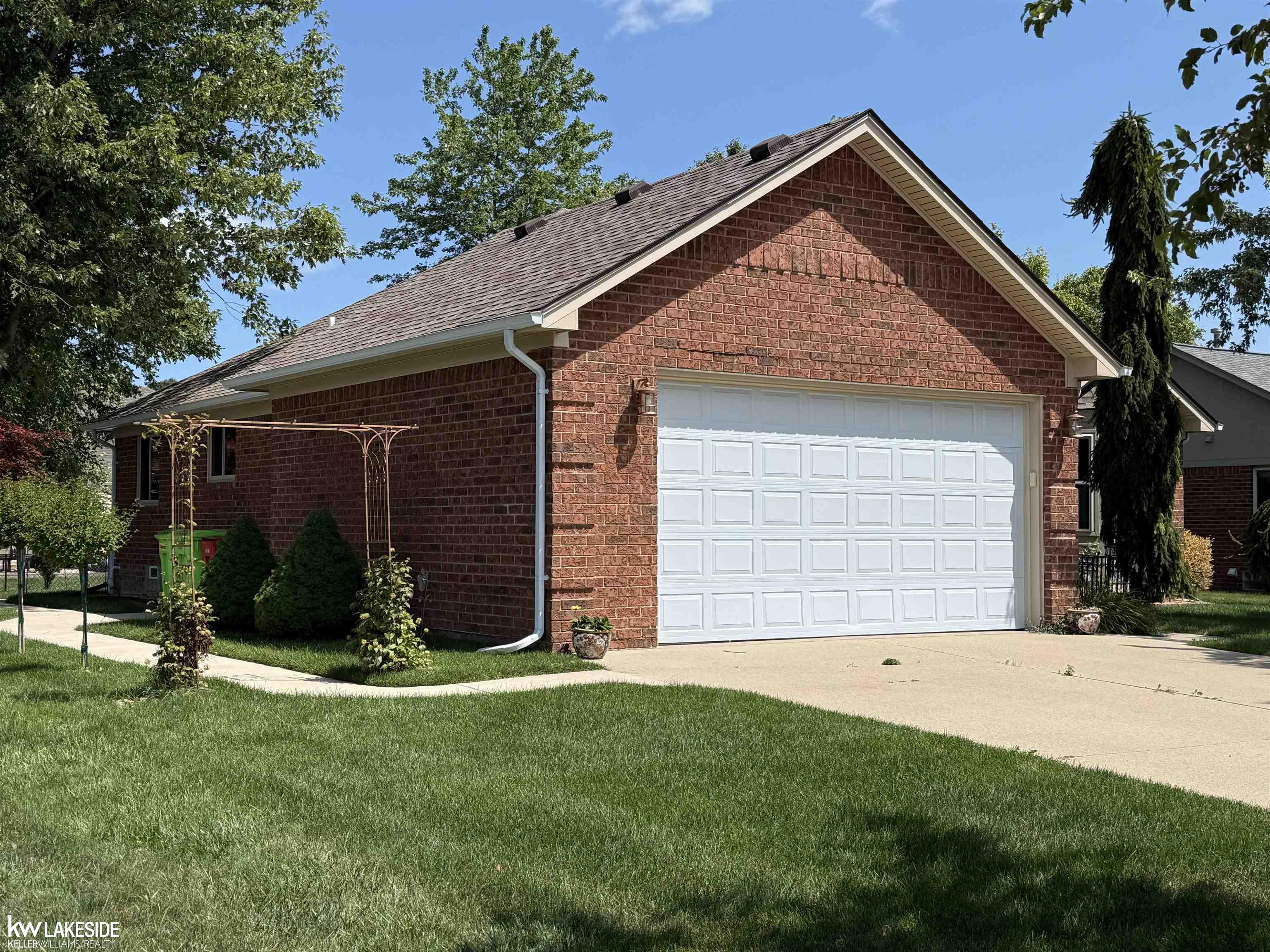 3rd image of 45328 Dante Dr, Macomb, MI 48042 | MLS# 50216982
