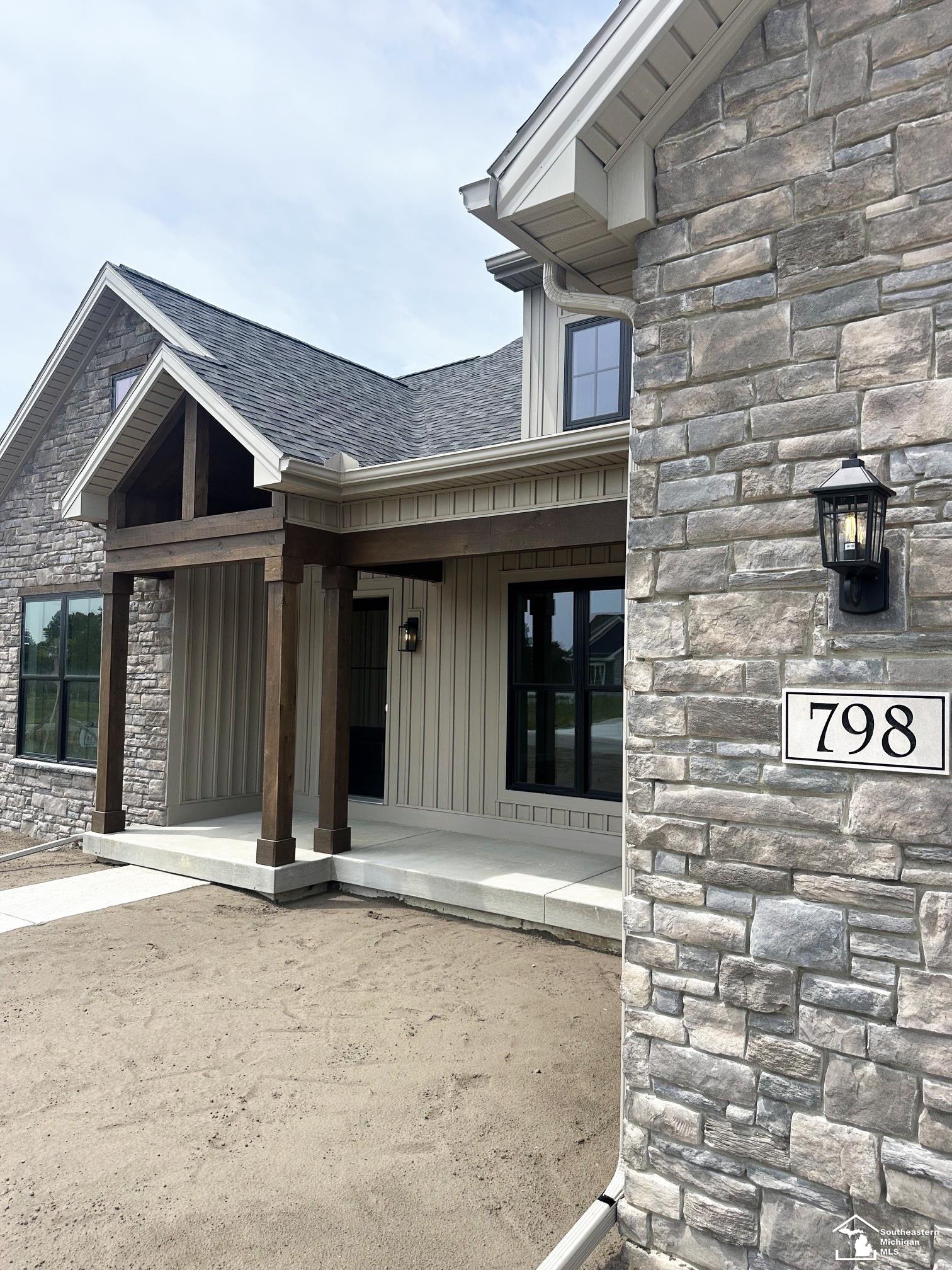 2nd image of 798 E Sweet Briar Ln, Monroe, MI 48161 | MLS# 50217007
