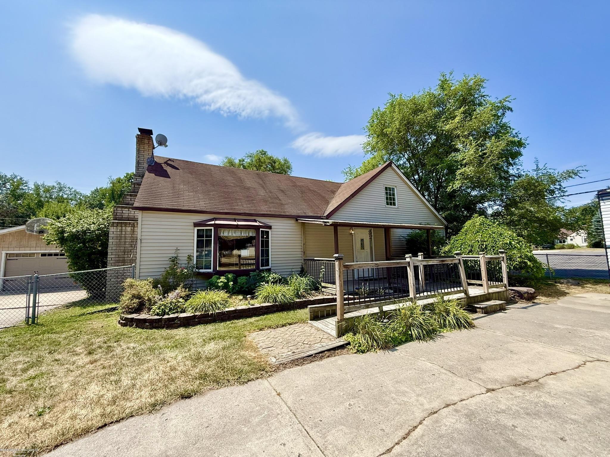 2nd image of 2000 Collins Ave, Shelby Township, MI 48317 | MLS# 50217055