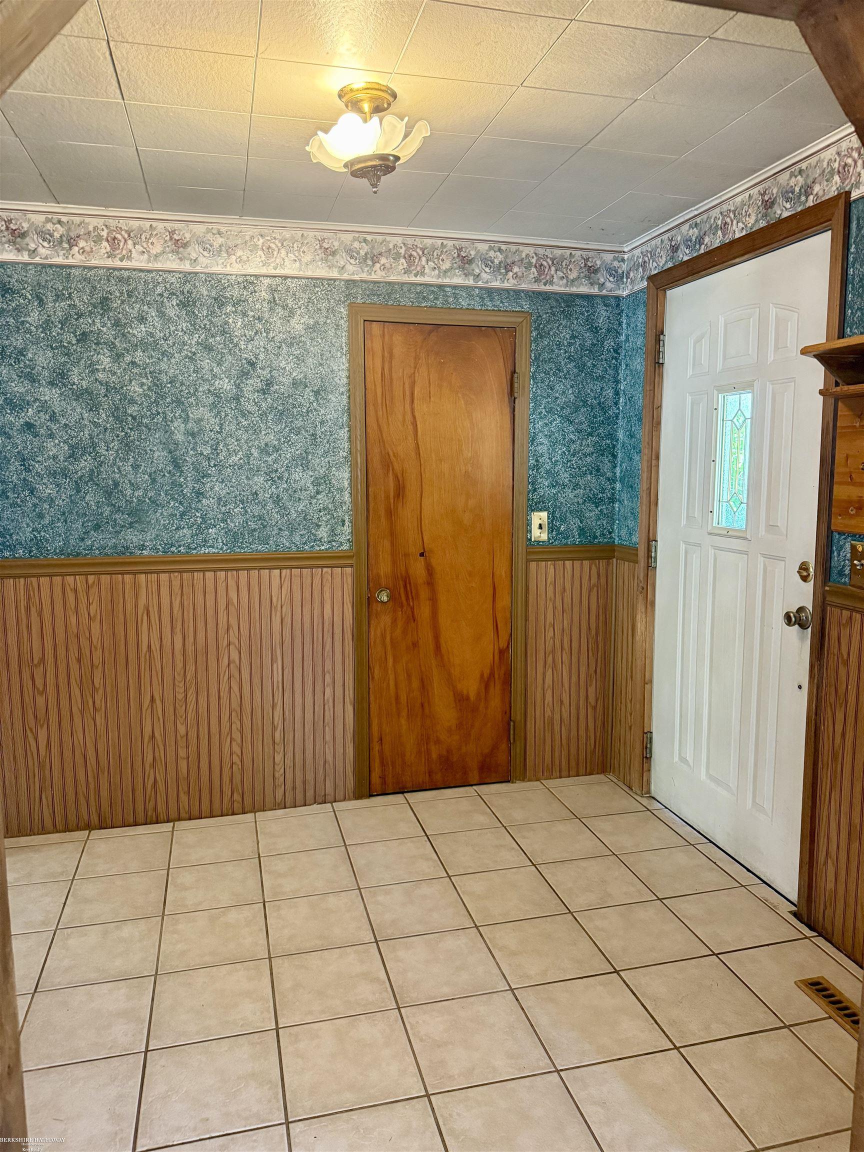 3rd image of 2000 Collins Ave, Shelby Township, MI 48317 | MLS# 50217055