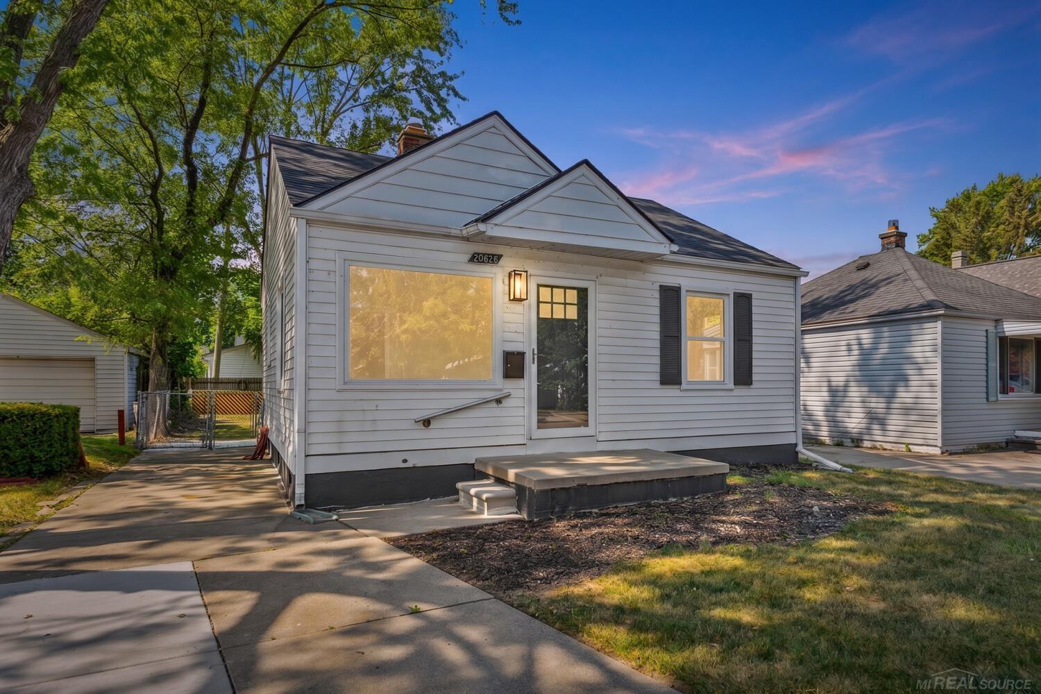 1st image of 20626 Ridgemont Rd, Harper Woods, MI 48225 | MLS# 50217065