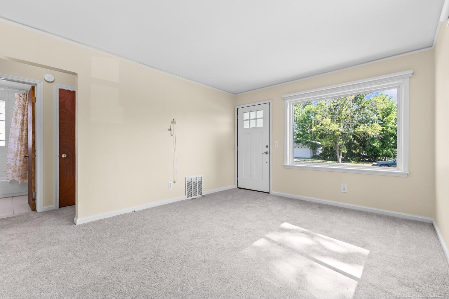 5th image of 20626 Ridgemont Rd, Harper Woods, MI 48225 | MLS# 50217065