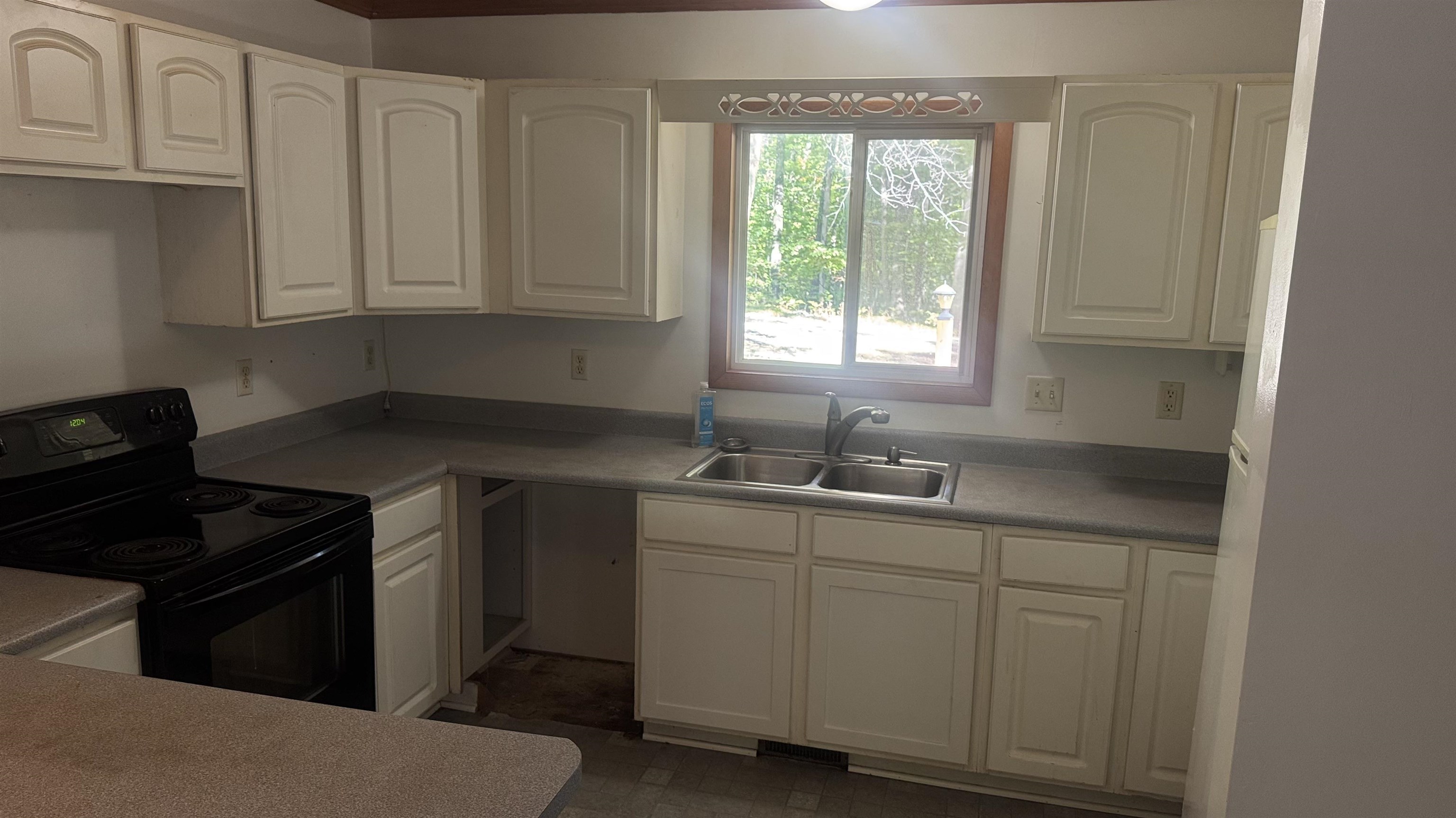 Photo 3 of Single family home for sale at 701 Westlawn St, Harrison, MI 48625 | MLS# 50217070 | Listing updated on 2026-09-30