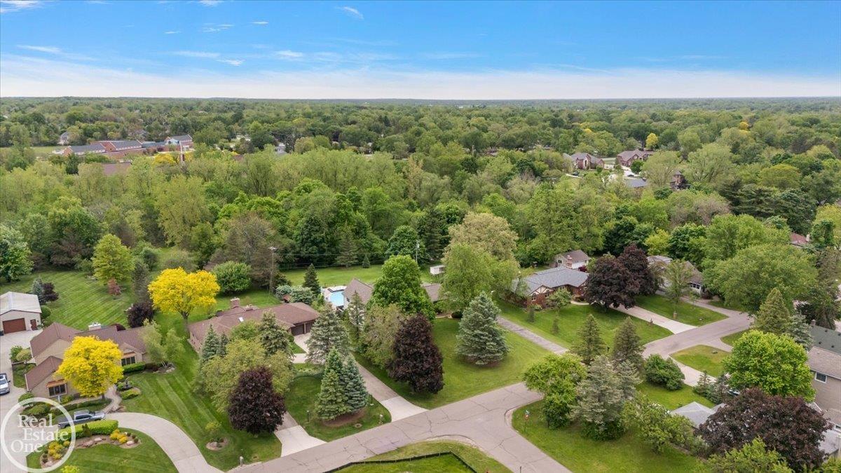 3rd image of 88 Aspinwall Drs, Troy, MI 48098 | MLS# 50217123