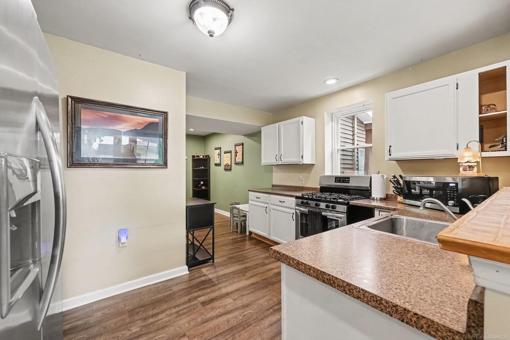 4176 Pleasant Drive photo 13