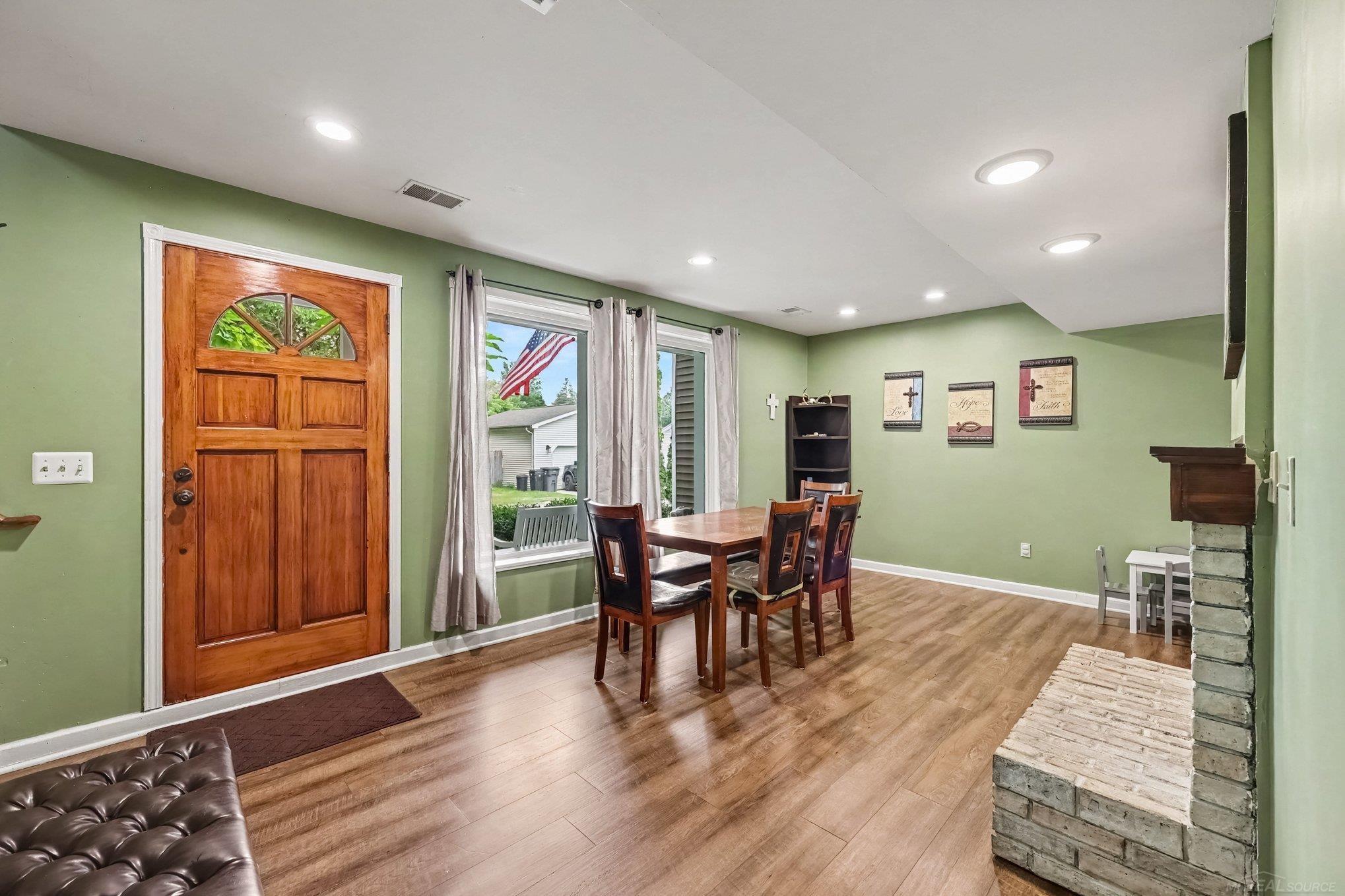 4176 Pleasant Drive photo 15