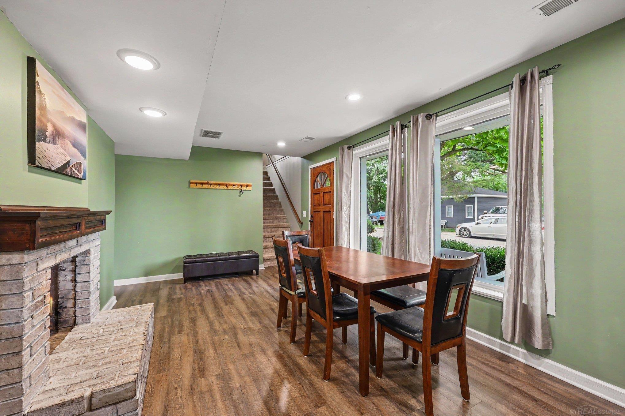 4176 Pleasant Drive photo 8