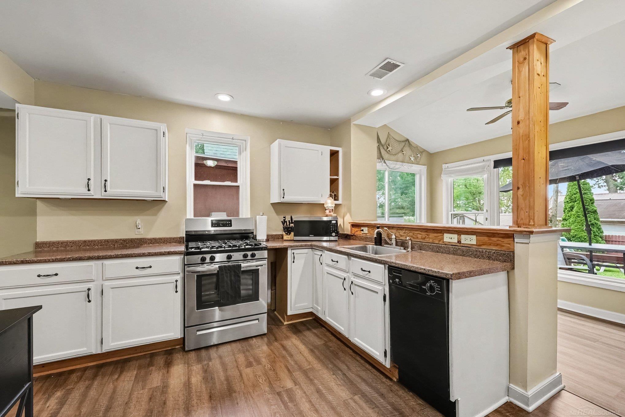4176 Pleasant Drive photo 9