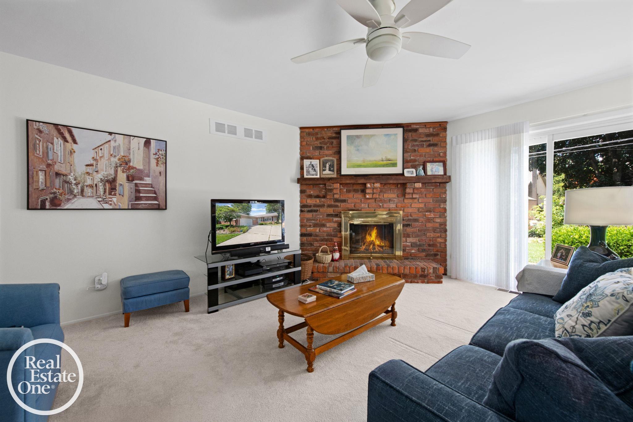 3rd image of 1196 Hawthorne Rd, Grosse Pointe Woods, MI 48236 | MLS# 50217145