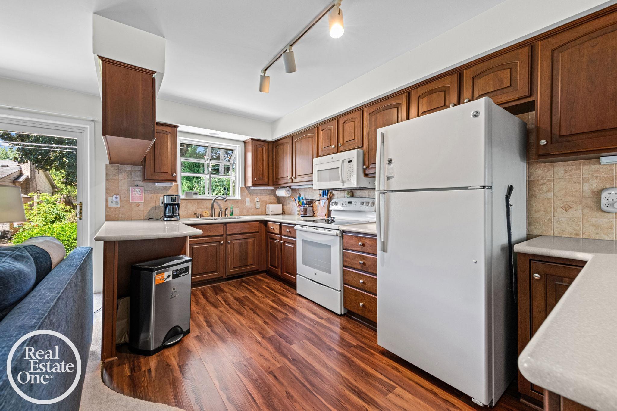 4th image of 1196 Hawthorne Rd, Grosse Pointe Woods, MI 48236 | MLS# 50217145