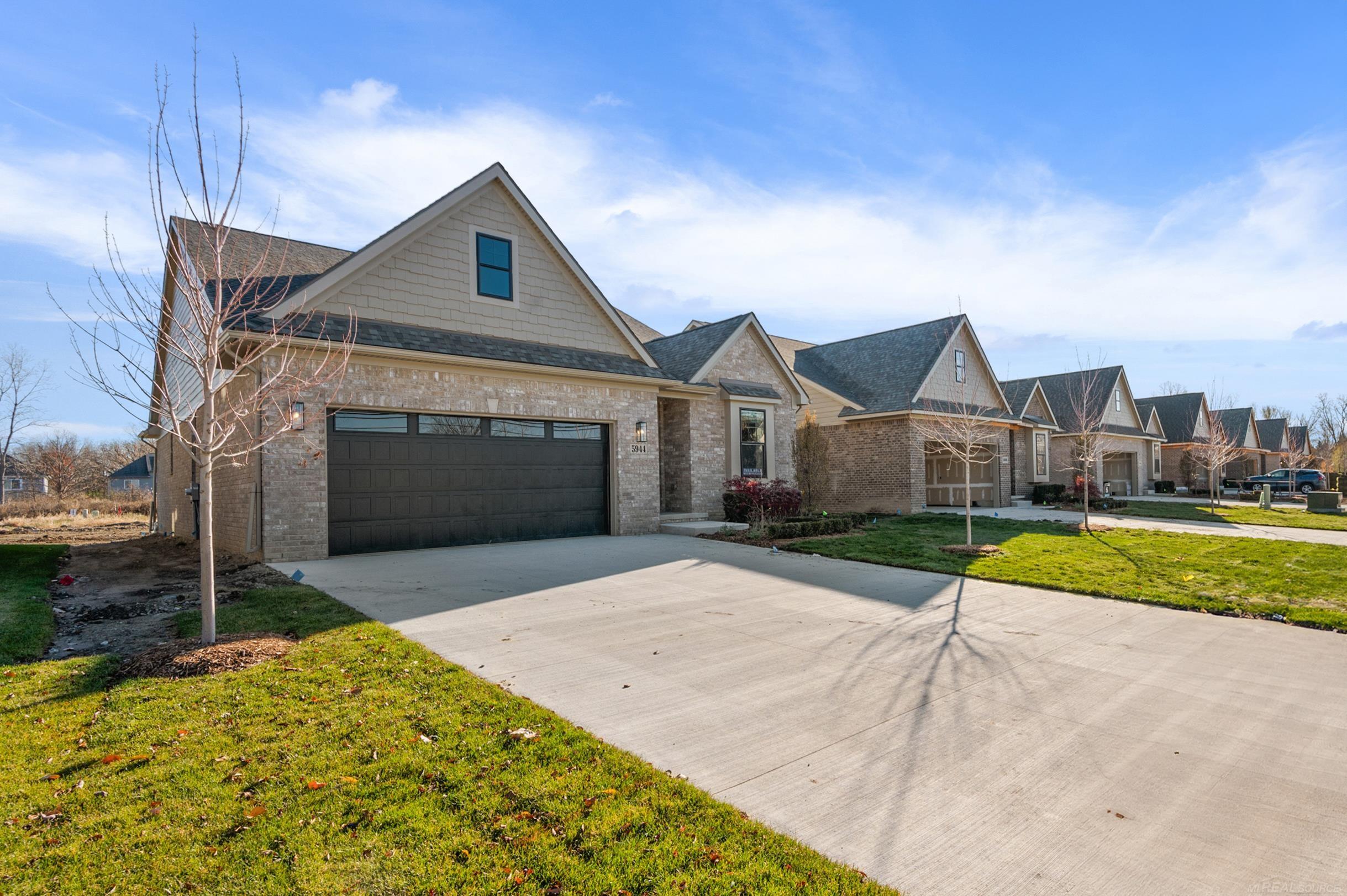 3rd image of 5944 Willow Grove Dr, Troy, MI 48085 | MLS# 50217148