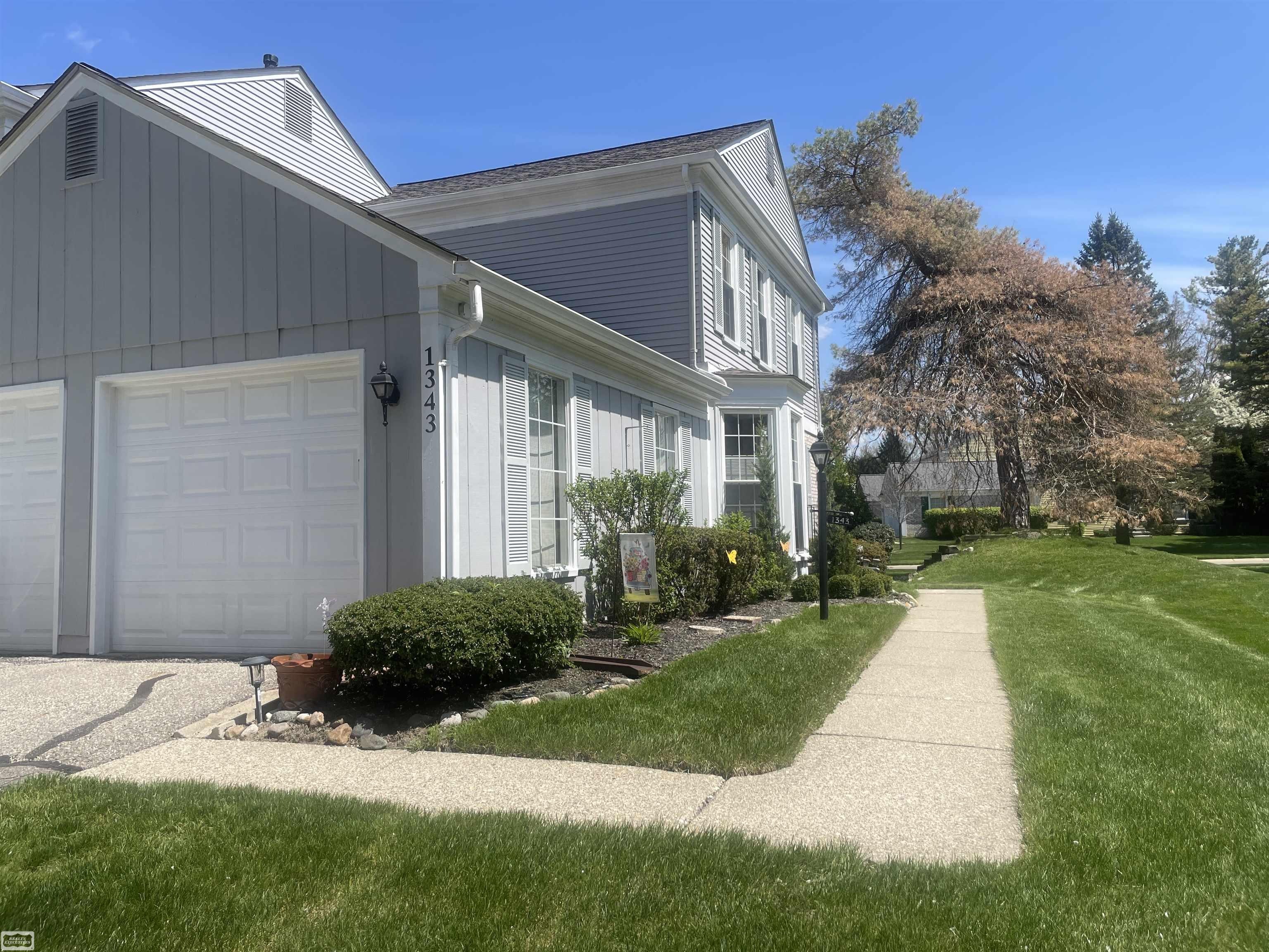 2nd image of 1343 Autumn Ln #APT 66, BLDG 5, Rochester Hills, MI 48306 | MLS# 50217212