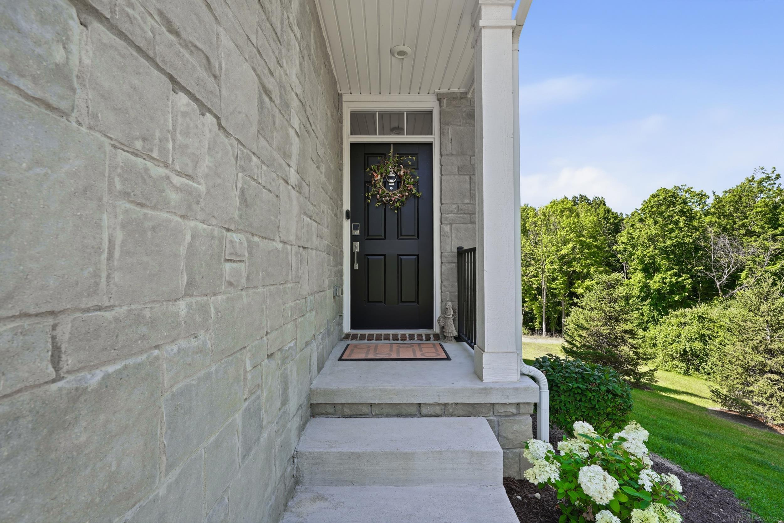 3rd image of 381 Strawberry Dr, Rochester, MI 48307 | MLS# 50217236