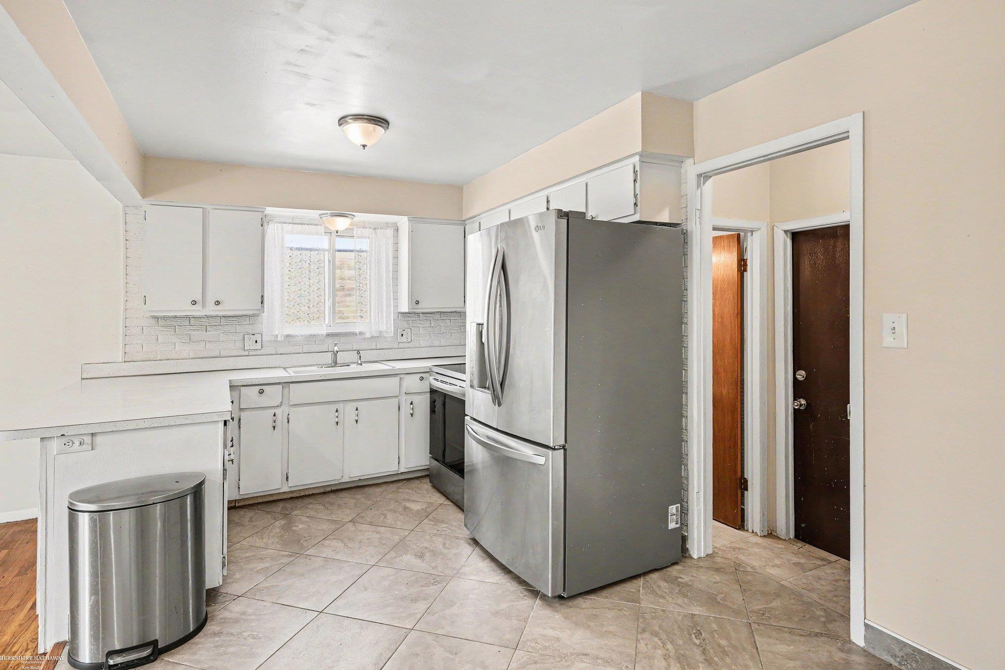 Photo 4 of Single family home for sale at 33221 Clifton Dr, Sterling Heights, MI 48310 | MLS# 58050217262 | Listing updated on 2026-09-16