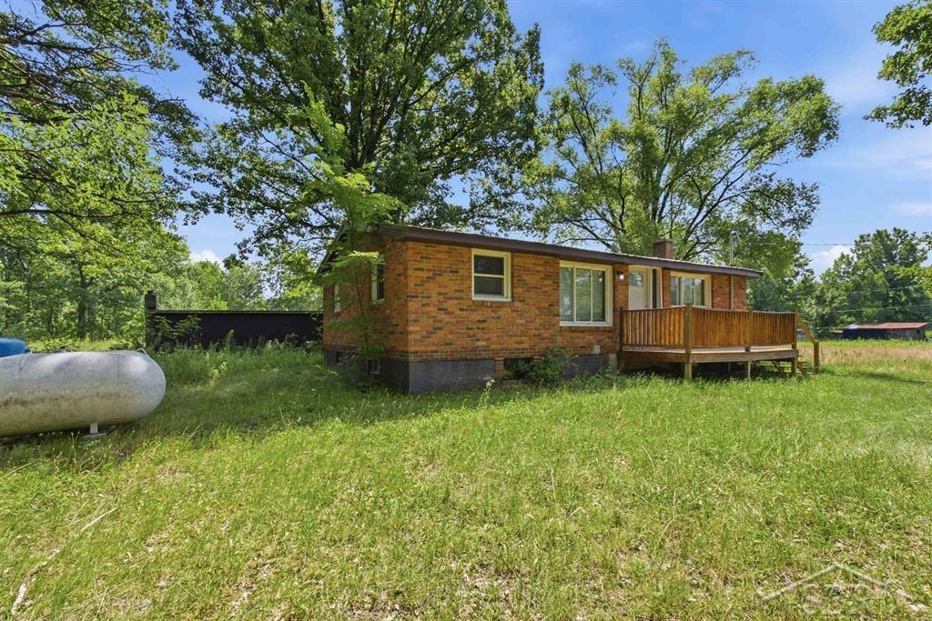 3rd image of 956 N Eleven Mile Rd, Sanford, MI 48657 | MLS# 50217286