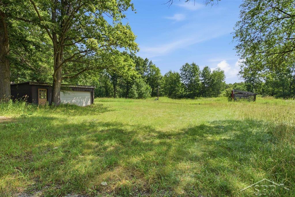 5th image of 956 N Eleven Mile Rd, Sanford, MI 48657 | MLS# 50217286