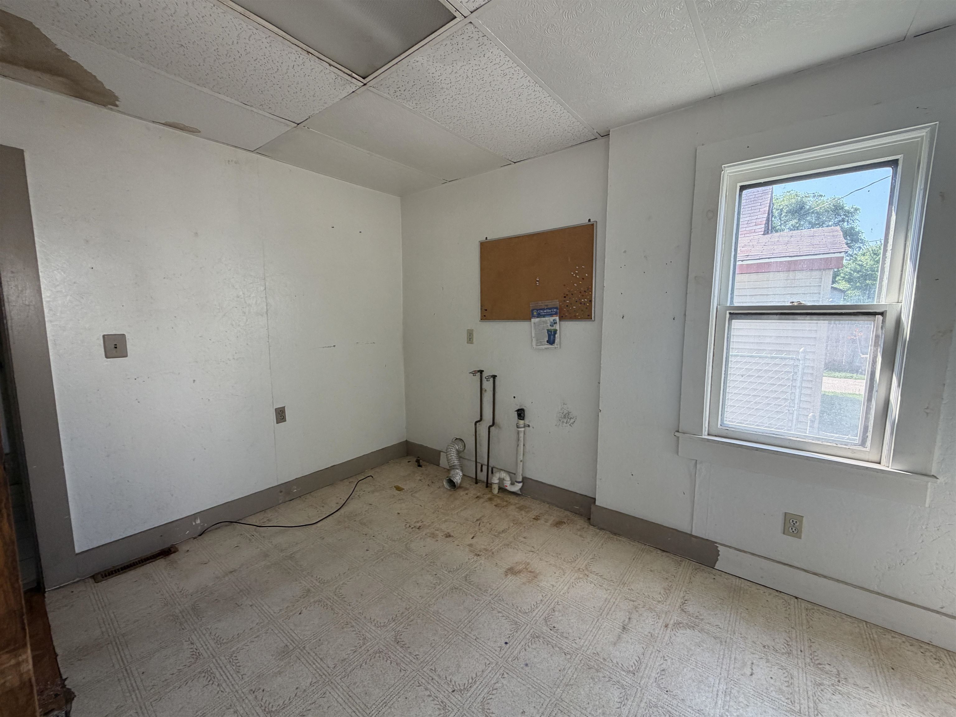 4th image of 611 Litchfield St, Bay City, MI 48706 | MLS# 50217291