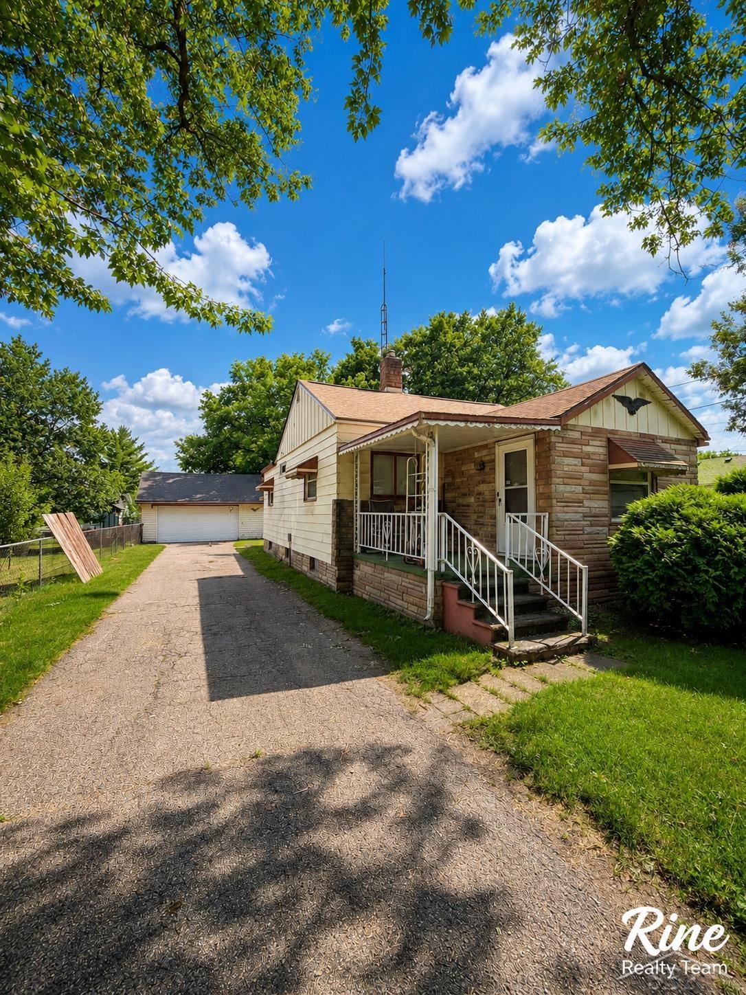 2nd image of 3204 E Hemphill Rd, Burton, MI 48529 | MLS# 50217350