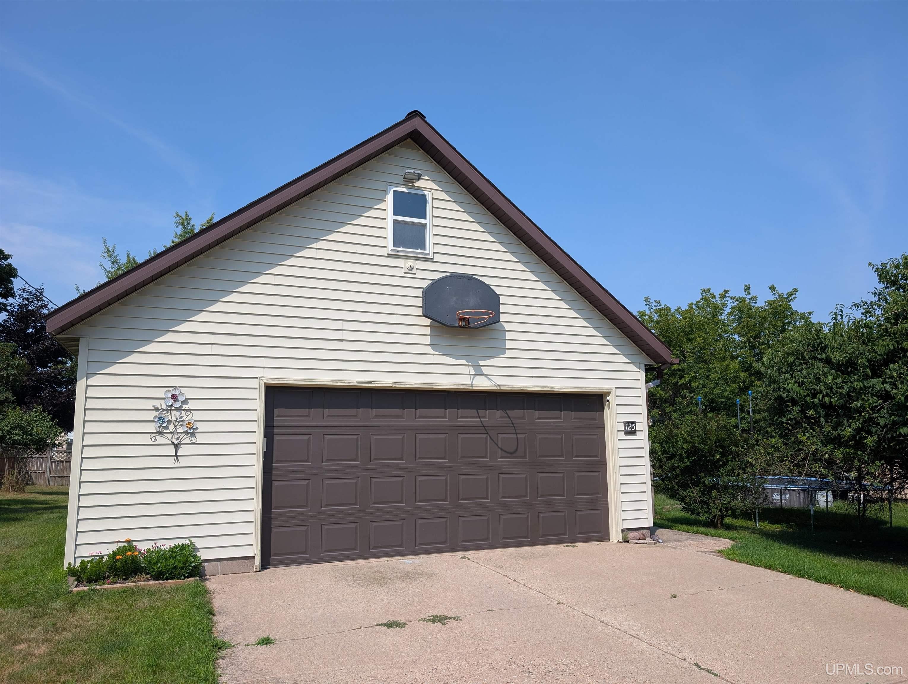 4th image of 125 Hooper St, Kingsford, MI 49802 | MLS# 50217388