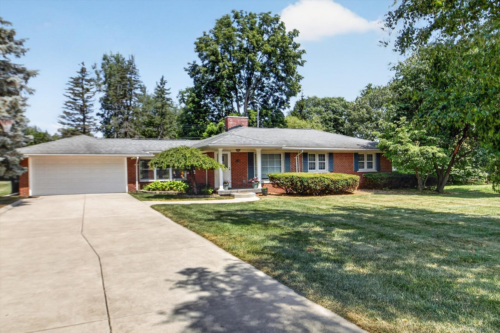 2nd image of 120 Montmorency Rd, Rochester Hills, MI 48307 | MLS# 50217478