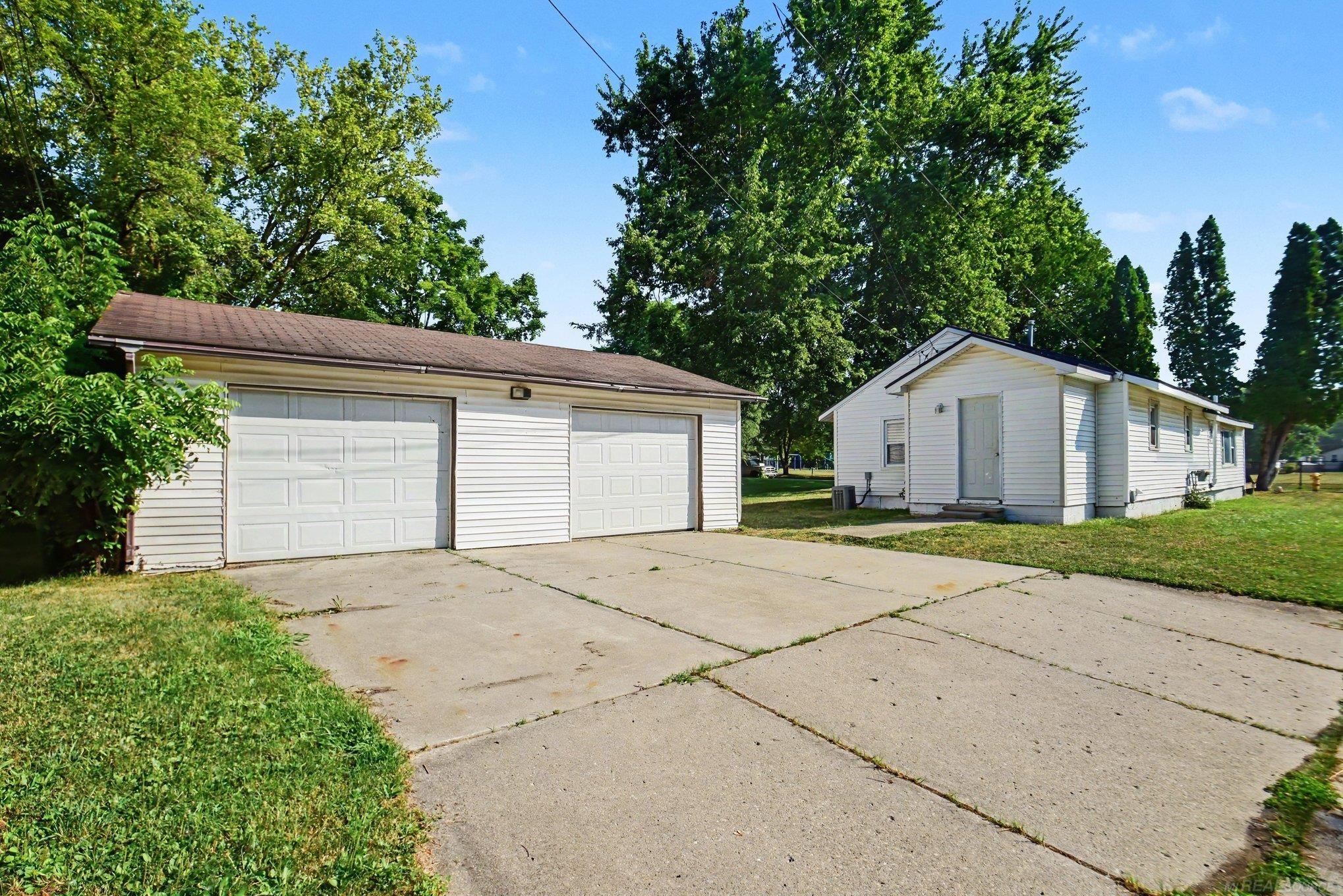 303 Parkway Street photo 12
