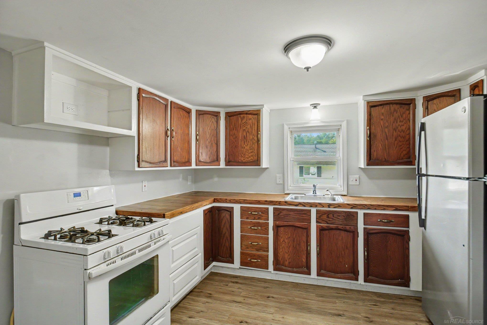 303 Parkway Street photo 16