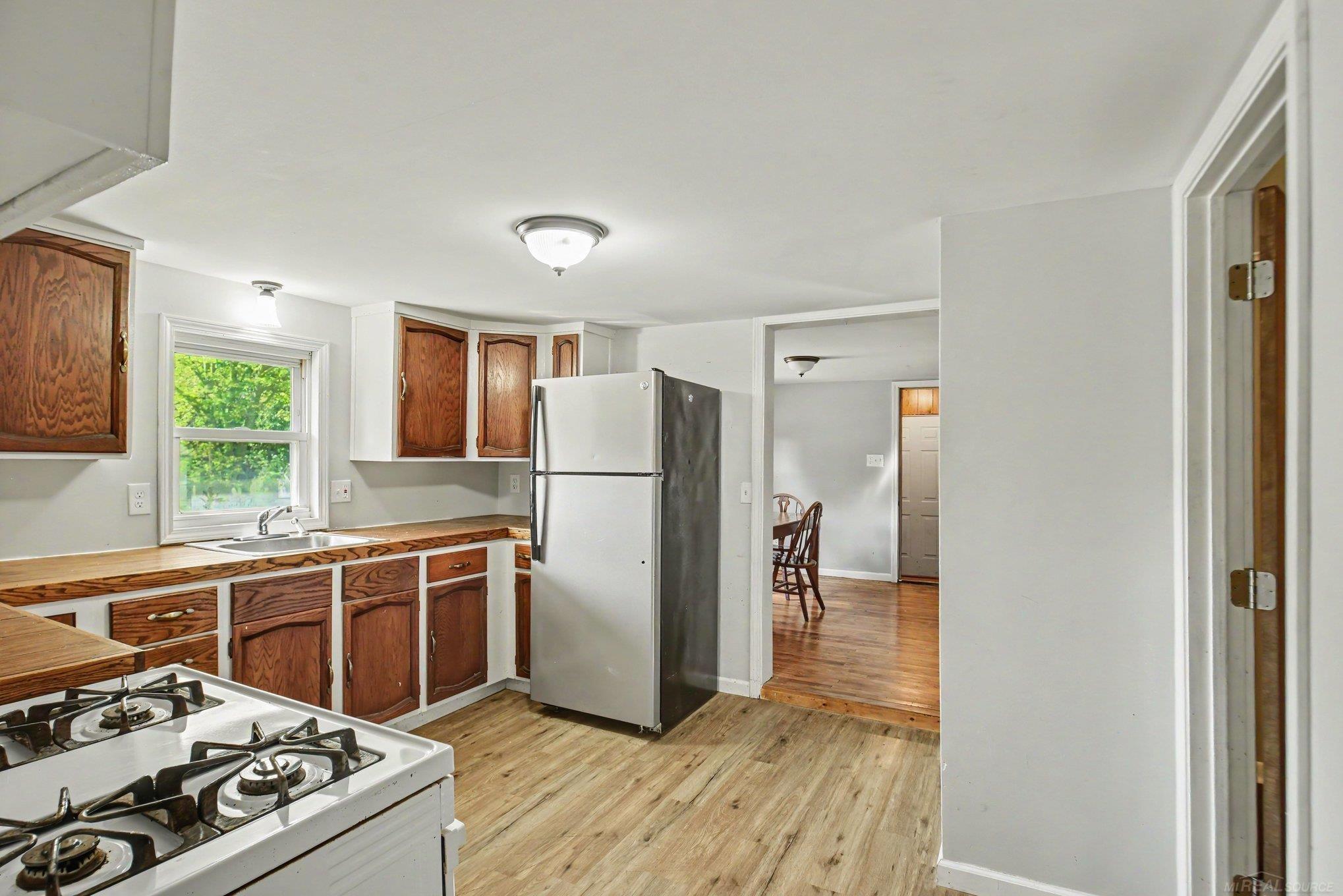 303 Parkway Street photo 4