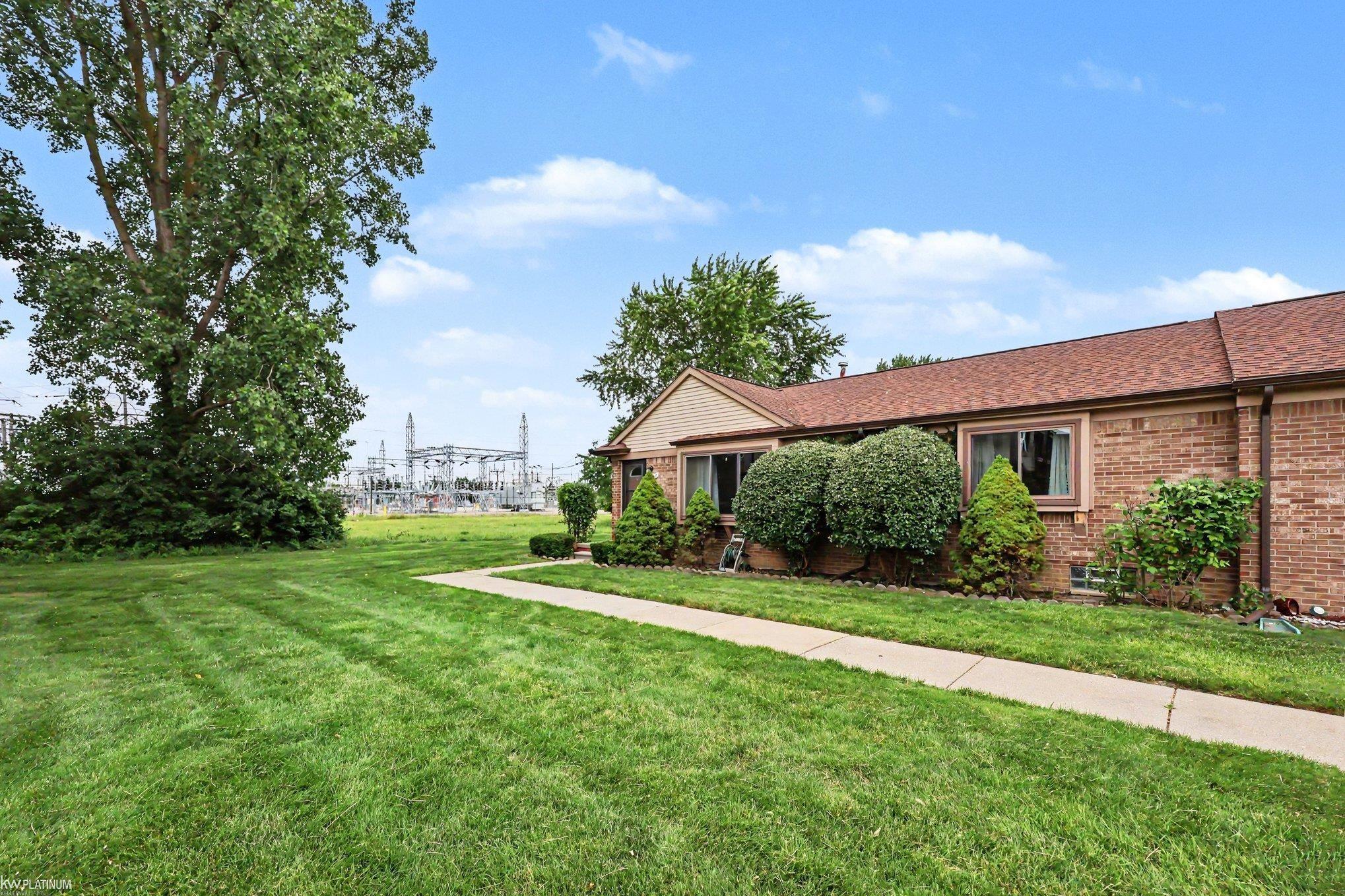 3rd image of 16958 Kingsbrooke Dr #25, Clinton Township, MI 48038 | MLS# 50217508