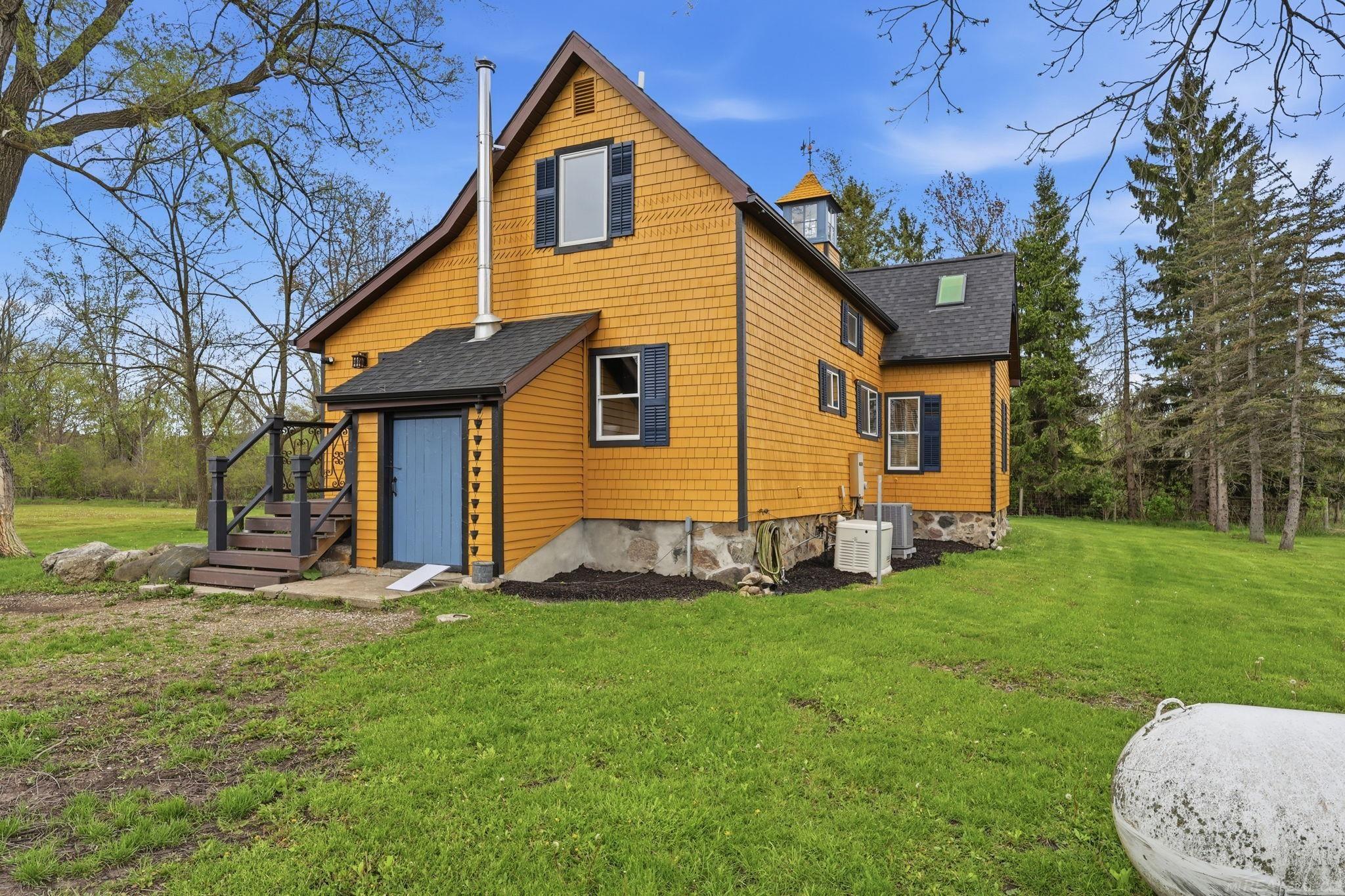 8839 Petz Road photo 2