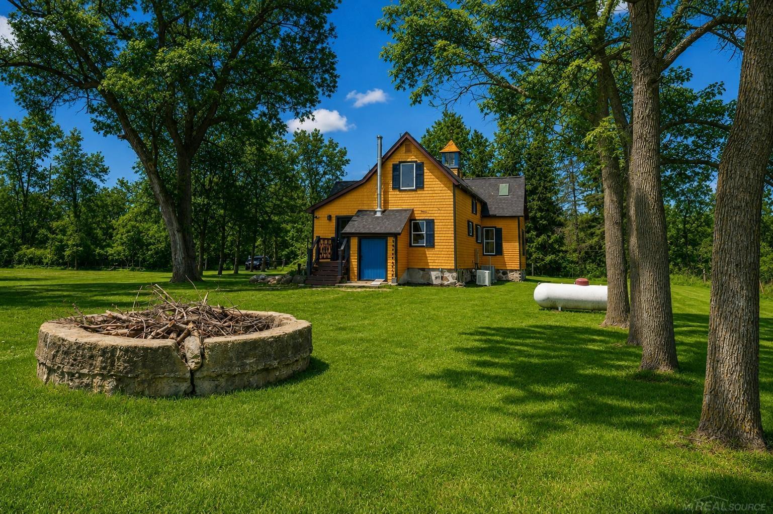 8839 Petz Road photo 2