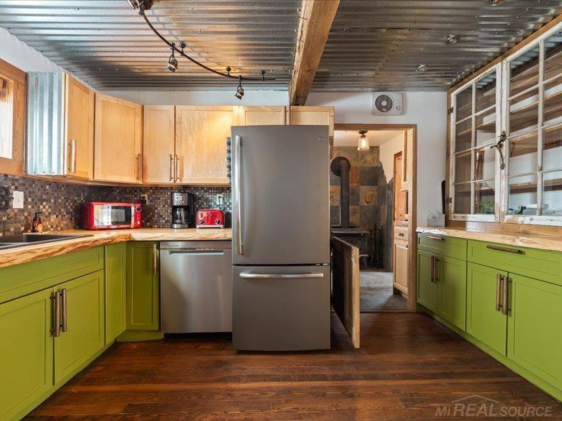 8839 Petz Road photo 14