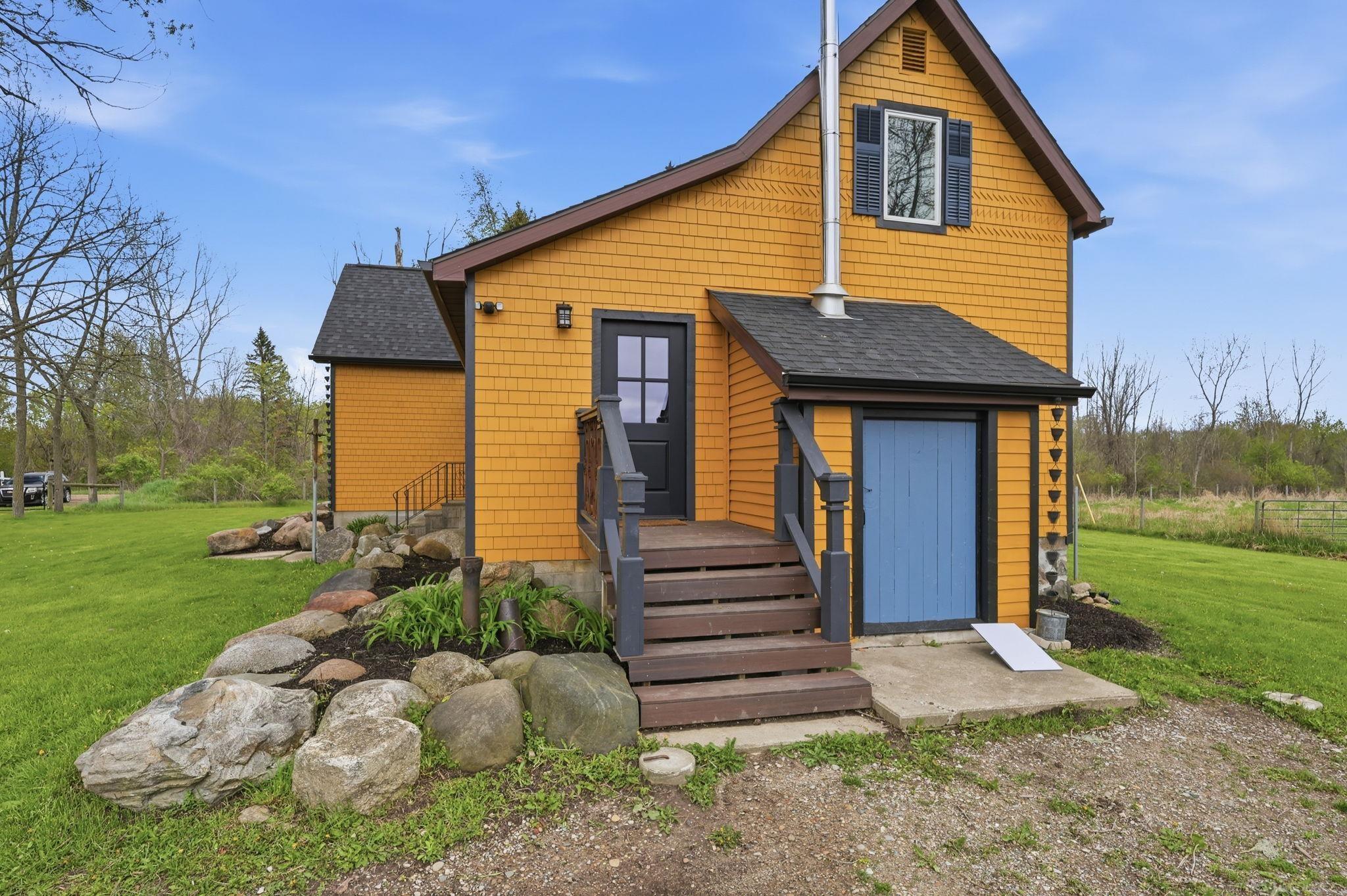 8839 Petz Road photo 3