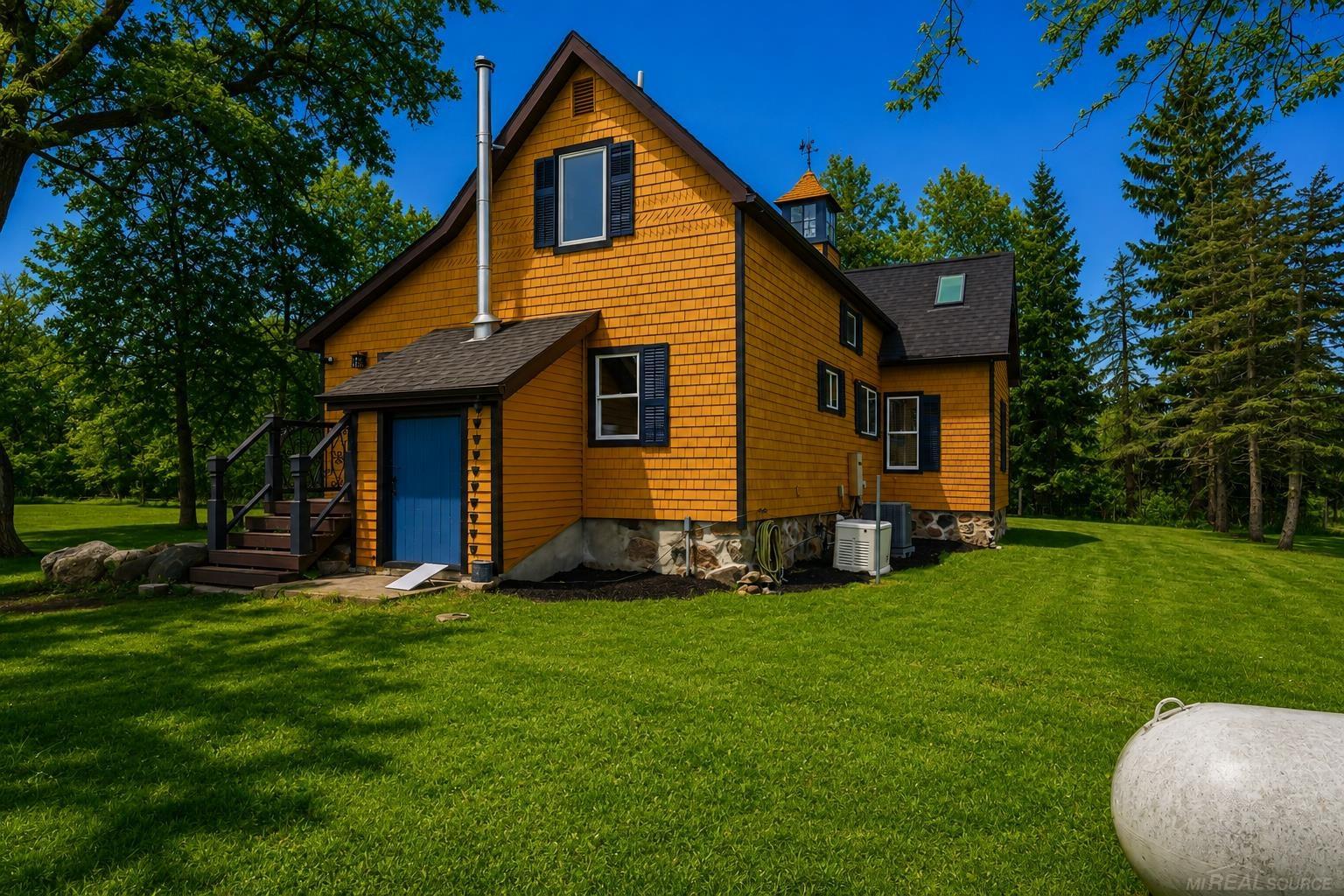 8839 Petz Road photo 3