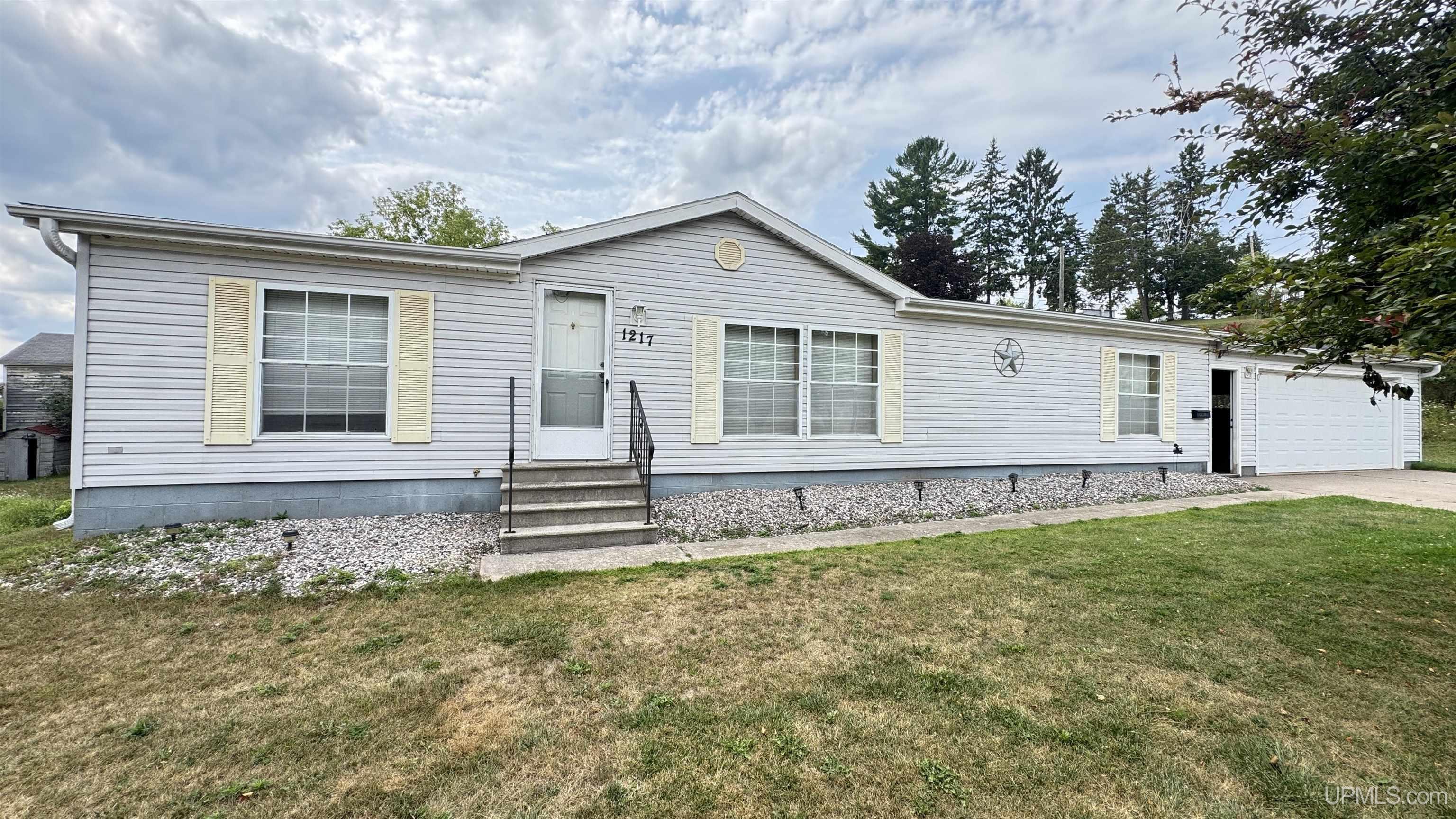 1st image of 1217 Bluff St, Norway, MI 49870 | MLS# 50217538