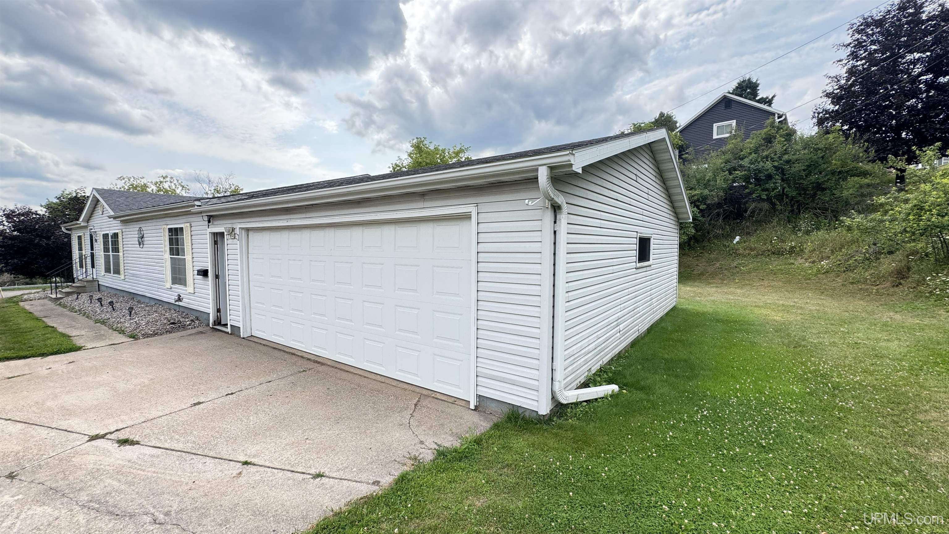 2nd image of 1217 Bluff St, Norway, MI 49870 | MLS# 50217538