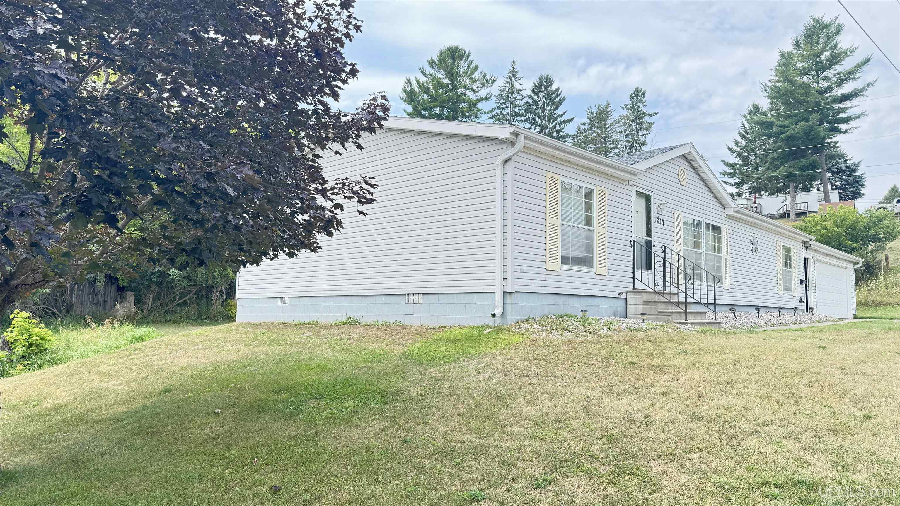 3rd image of 1217 Bluff St, Norway, MI 49870 | MLS# 50217538