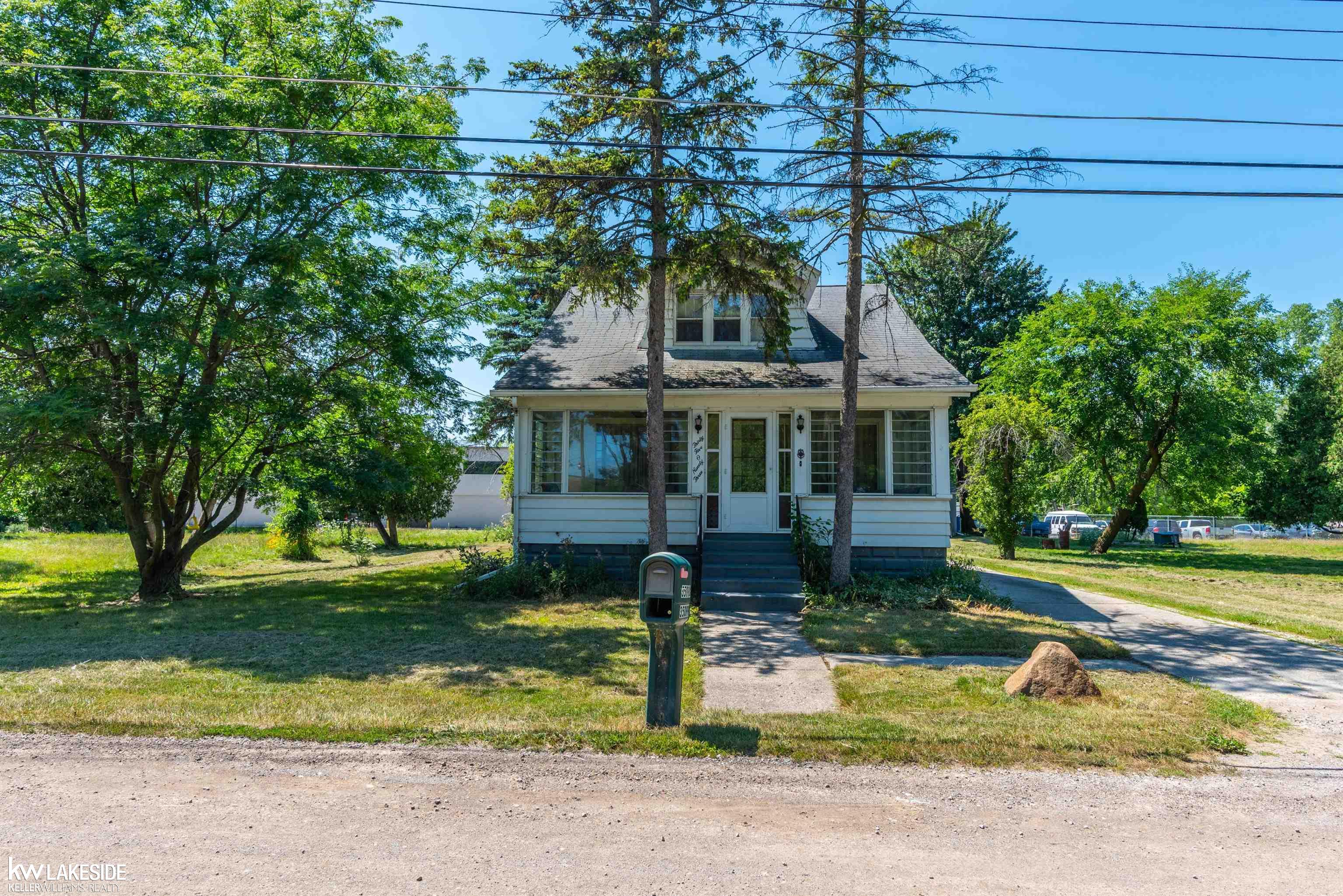 Photo 2 of Single family home for sale at 35093 Hengesbach Dr, Clinton Township, MI 48035 | MLS# 58050217587 | Listing updated on 2026-09-16