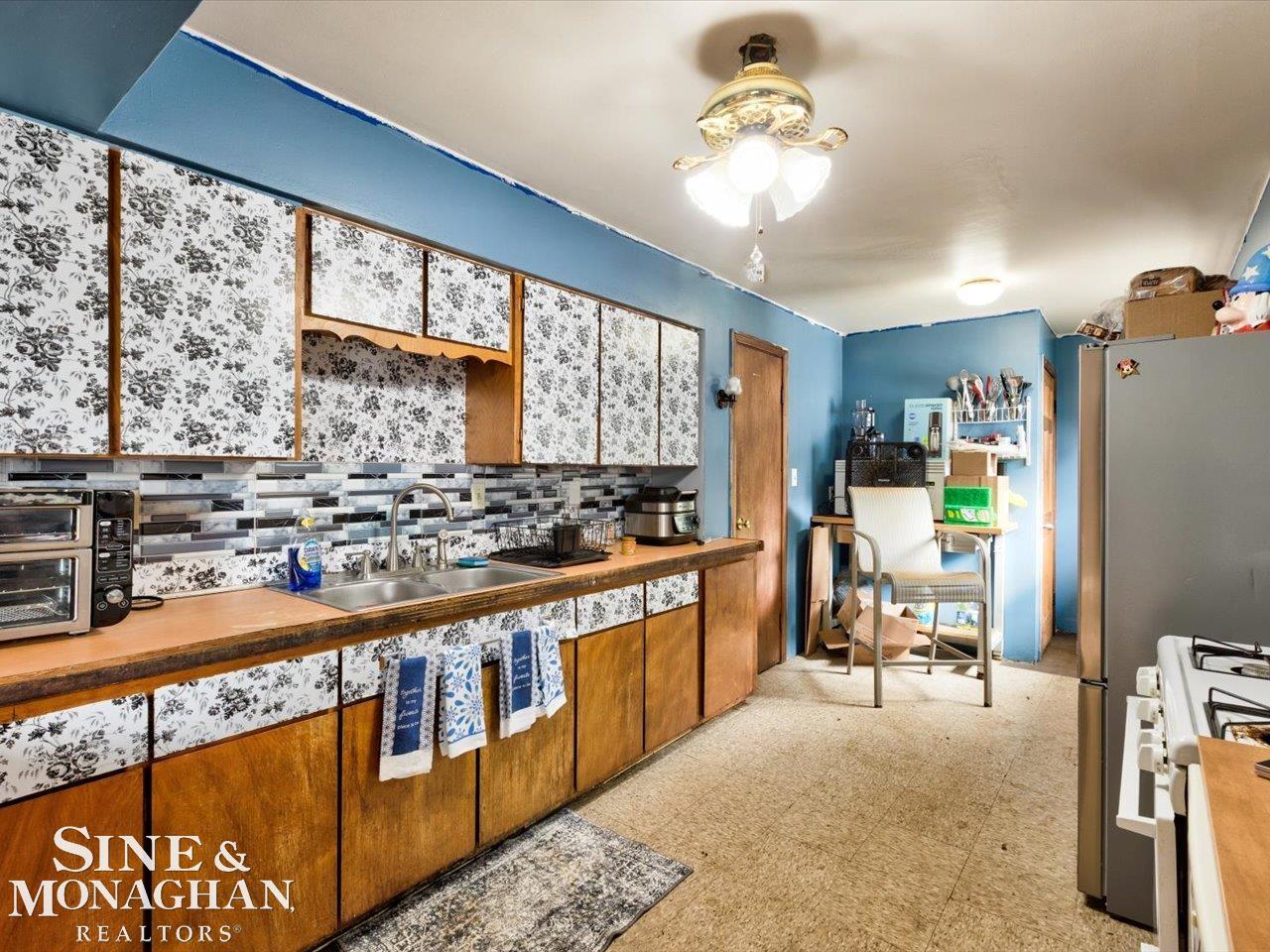 Photo 5 of Single family home for sale at 1219 White St, Port Huron, MI 48060 | MLS# 58050217602 | Listing updated on 2026-09-02