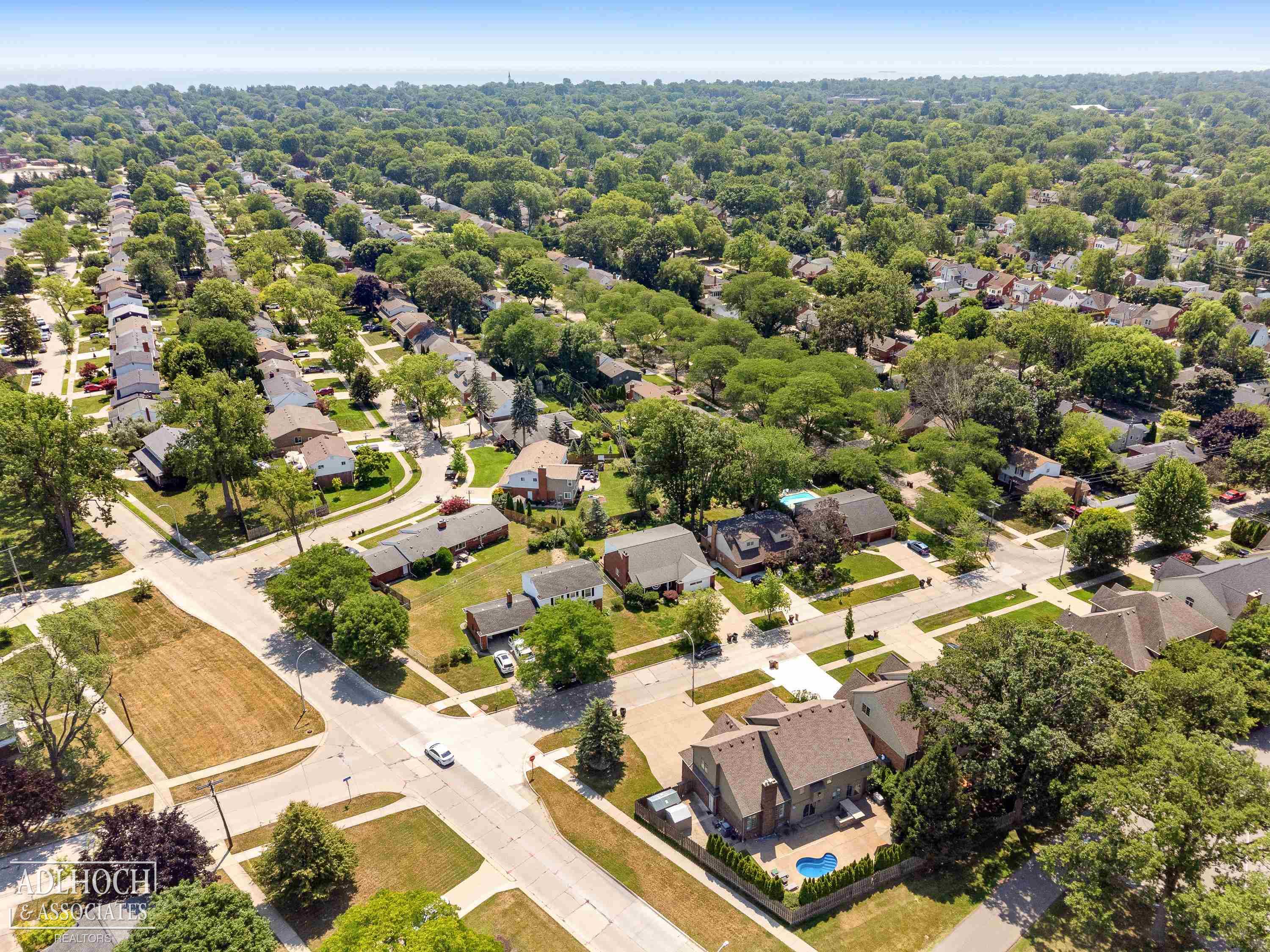 35th image of 21473 Goethe St, Grosse Pointe Woods, MI 48236 | MLS# 58050217612