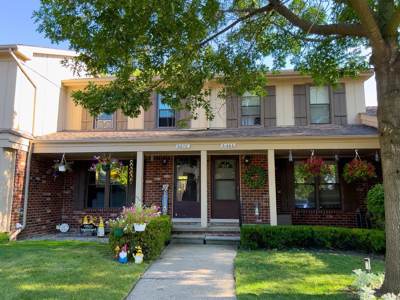 Listing Photo 2 - Condo for sale in building located at 31672 Bear Creek Blvd, Warren, MI 48093
