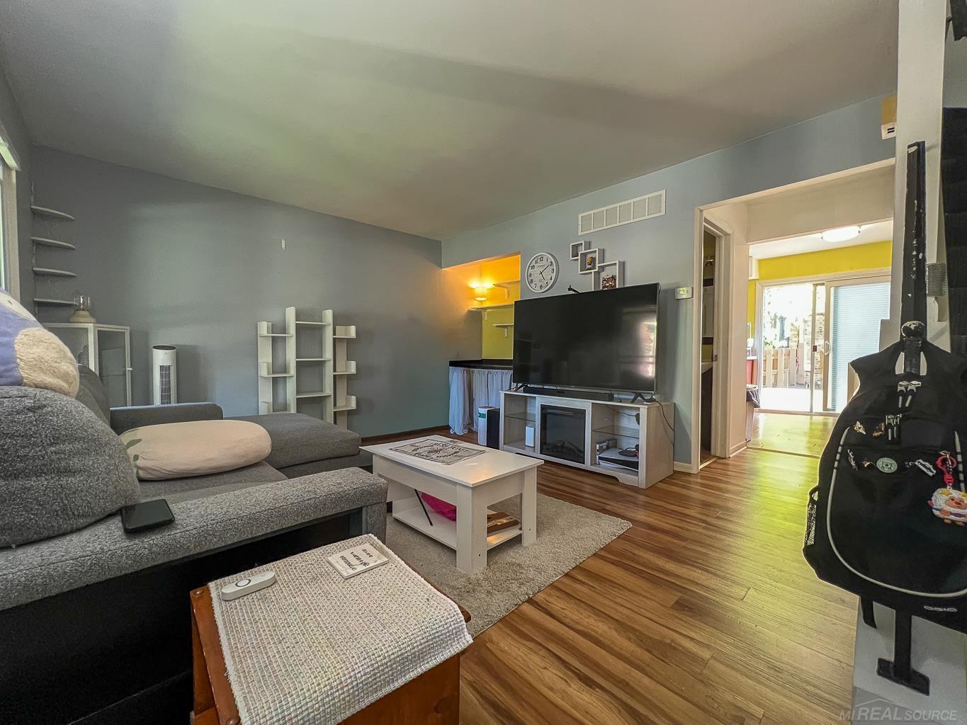 Listing Photo 3 - Condo for sale in building located at 31672 Bear Creek Blvd, Warren, MI 48093