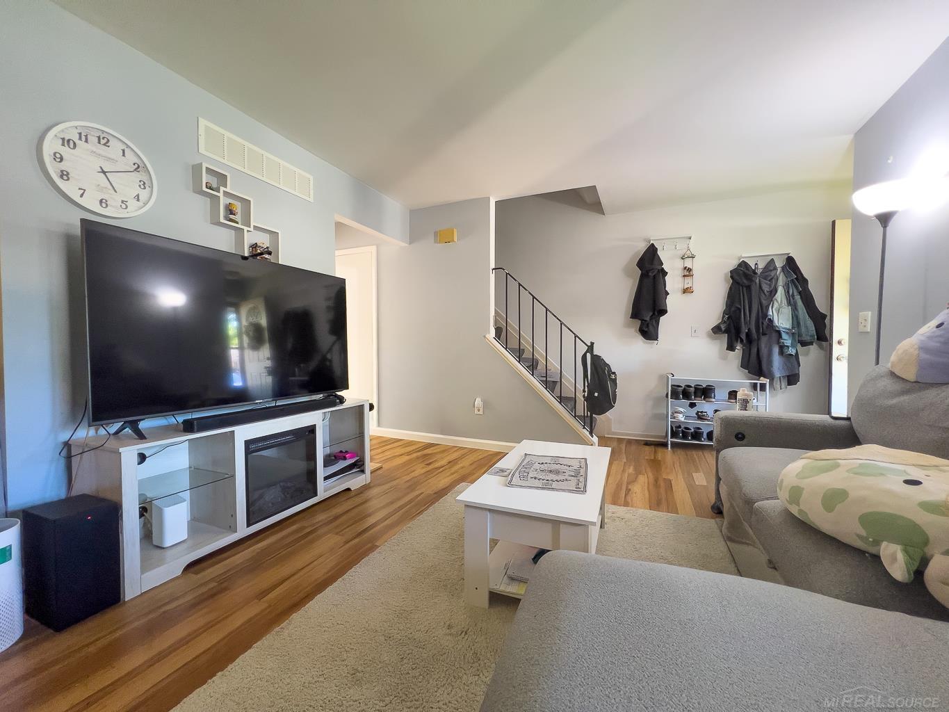 Listing Photo 5 - Condo for sale in building located at 31672 Bear Creek Blvd, Warren, MI 48093