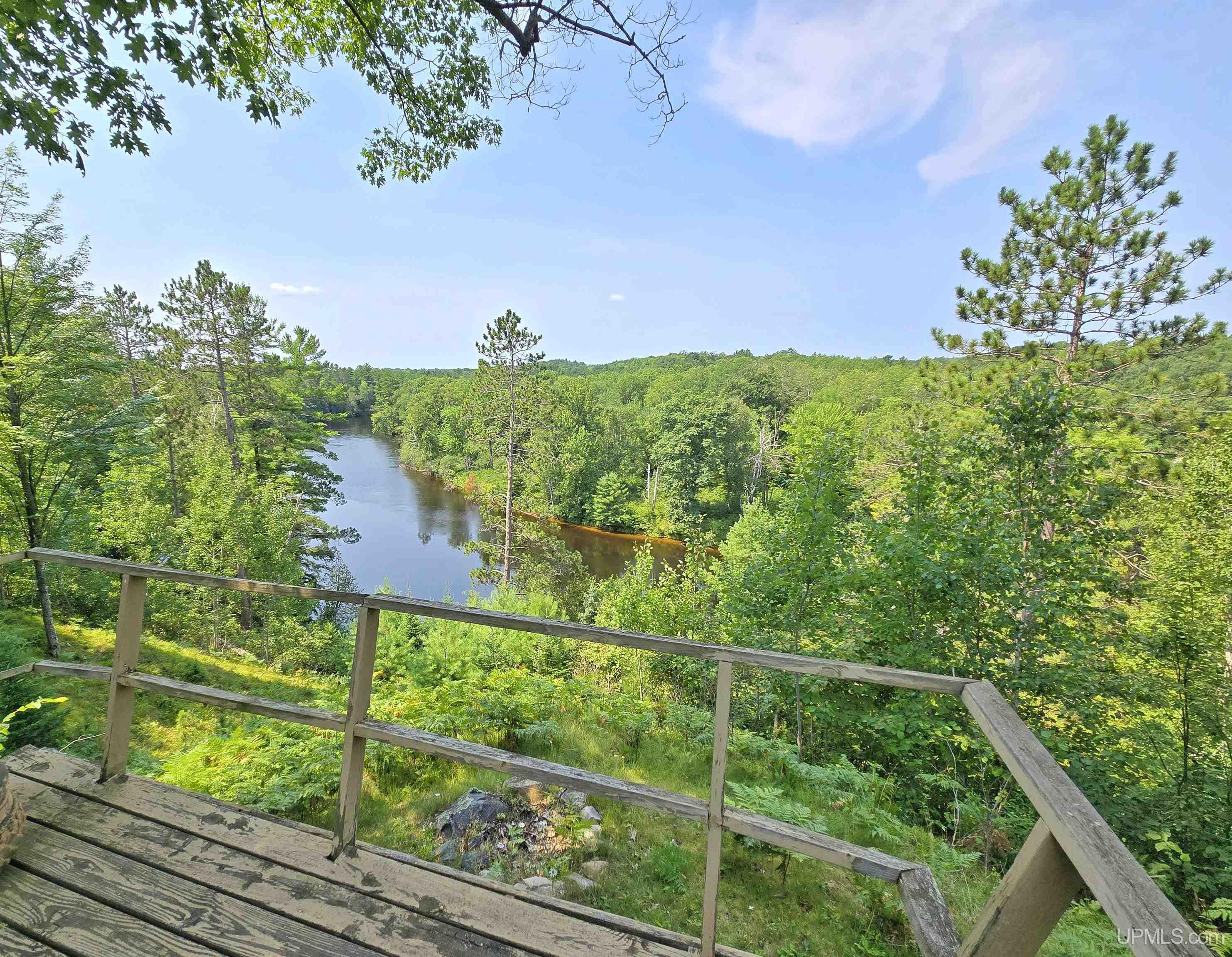 N4073 Pine Mountain Drive