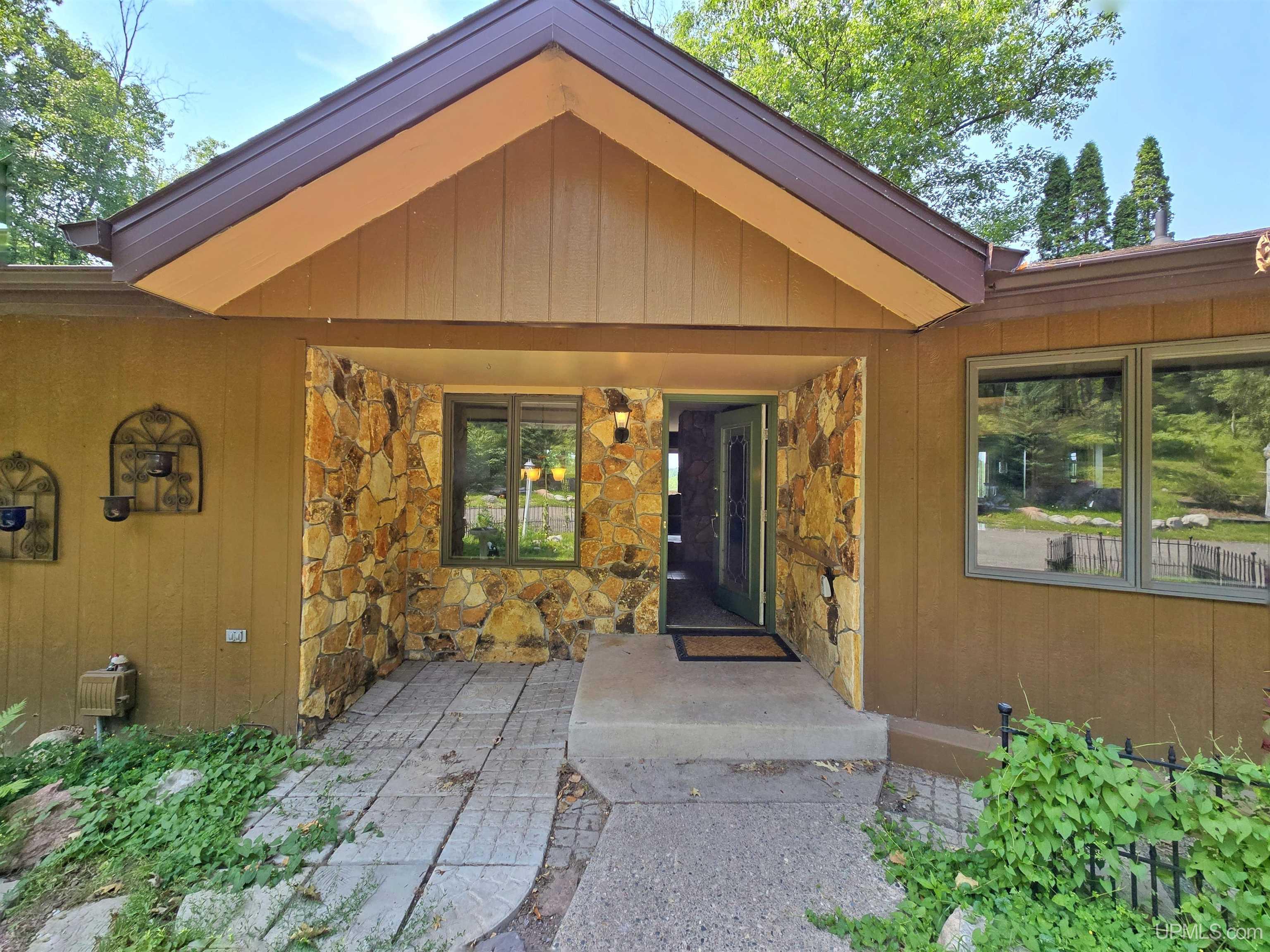 N4073 Pine Mountain Drive