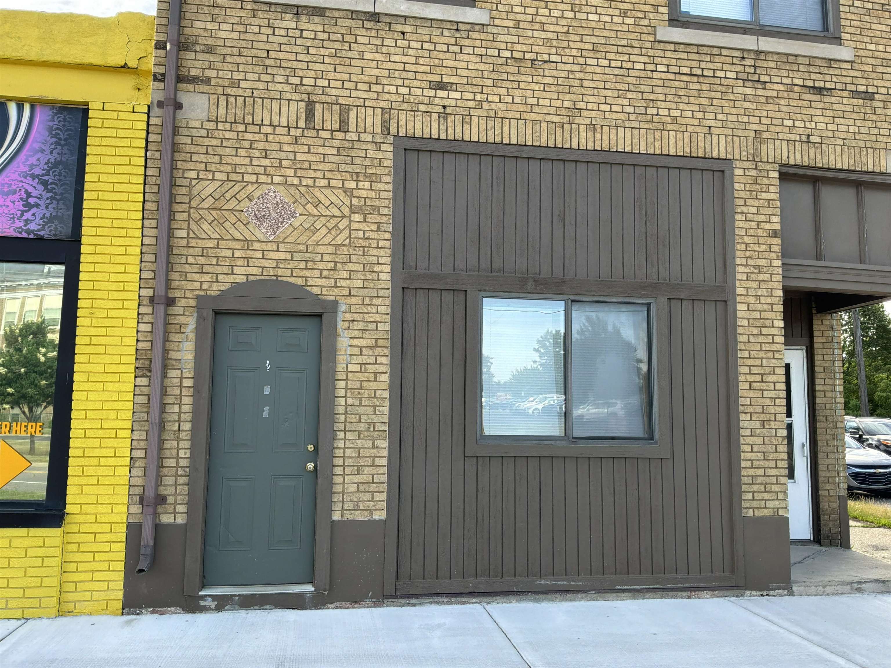 3rd image of 2921 S Saginaw St, Flint, MI 48503 | MLS# 5050217694