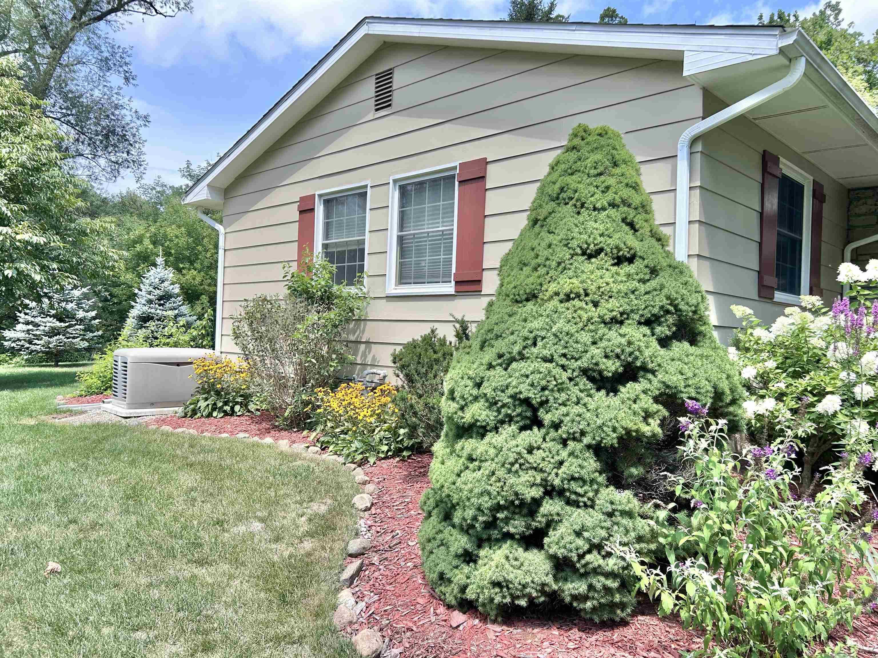 3rd image of 1719 Southgate Ct, Adrian, MI 49221 | MLS# 56050217737