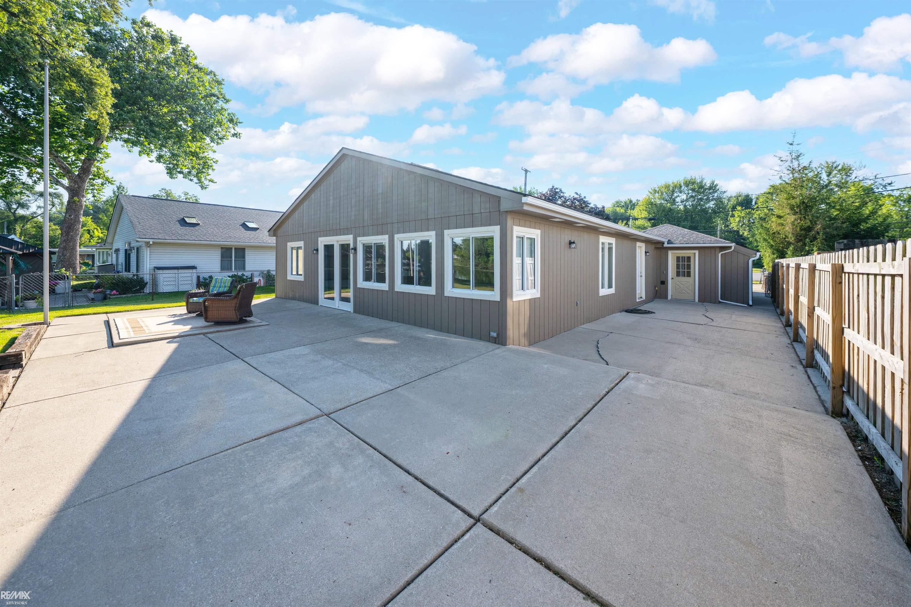 3rd image of 27401 S River Rd Rd, Harrison Township, MI 48045 | MLS# 58050217808