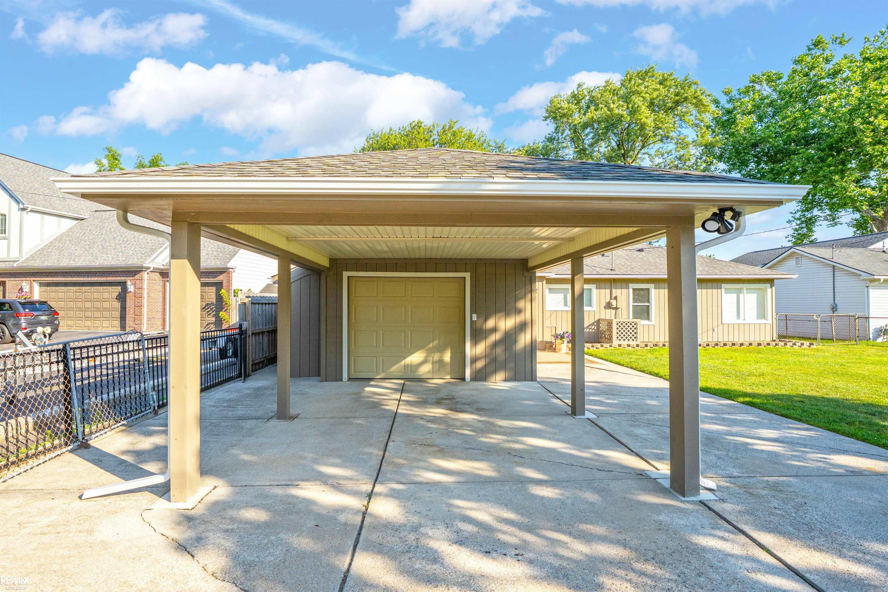 5th image of 27401 S River Rd Rd, Harrison Township, MI 48045 | MLS# 58050217808