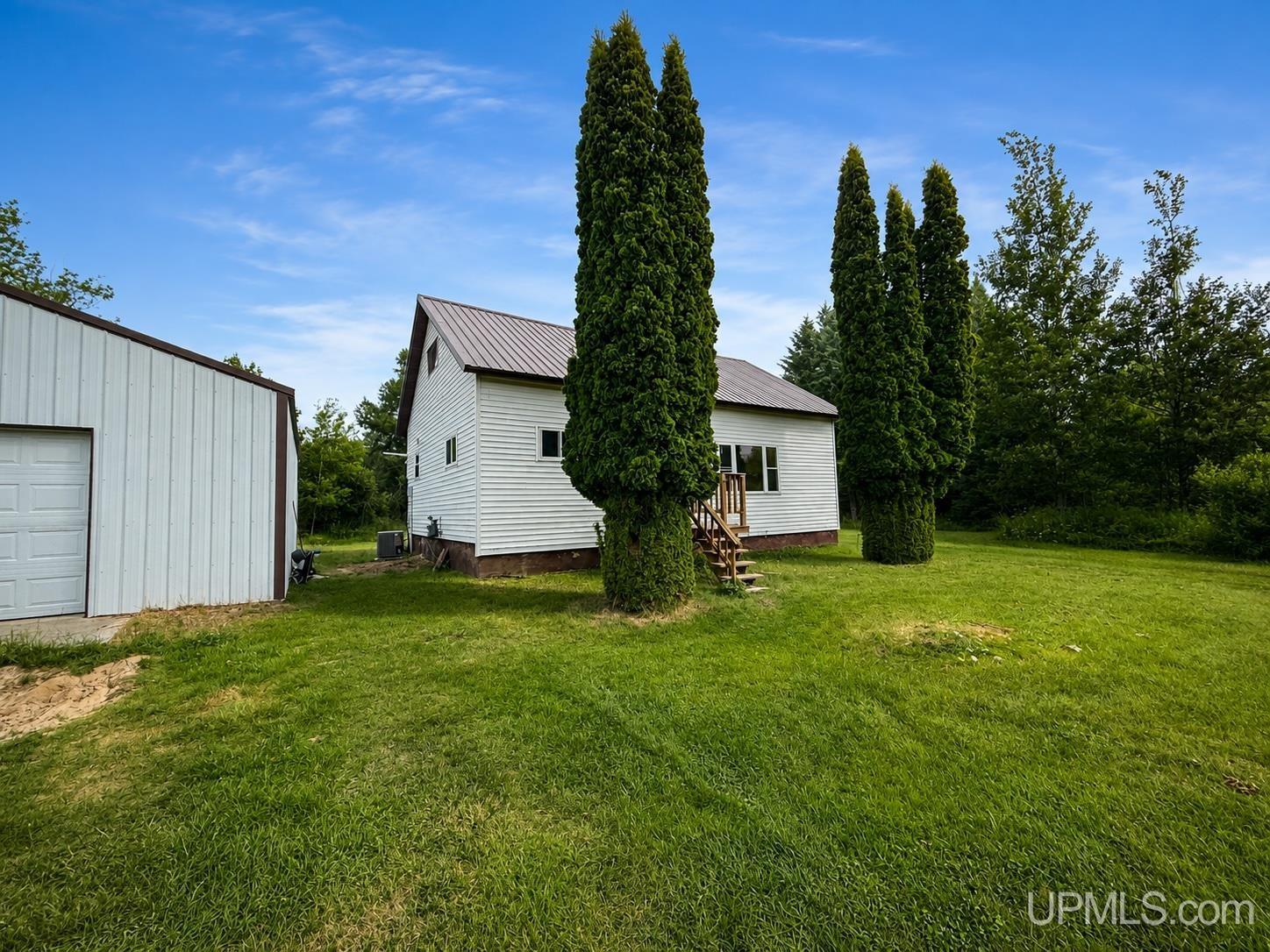 5th image of 900 Manistique Ave, Manistique, MI 49854 | MLS# 50217844