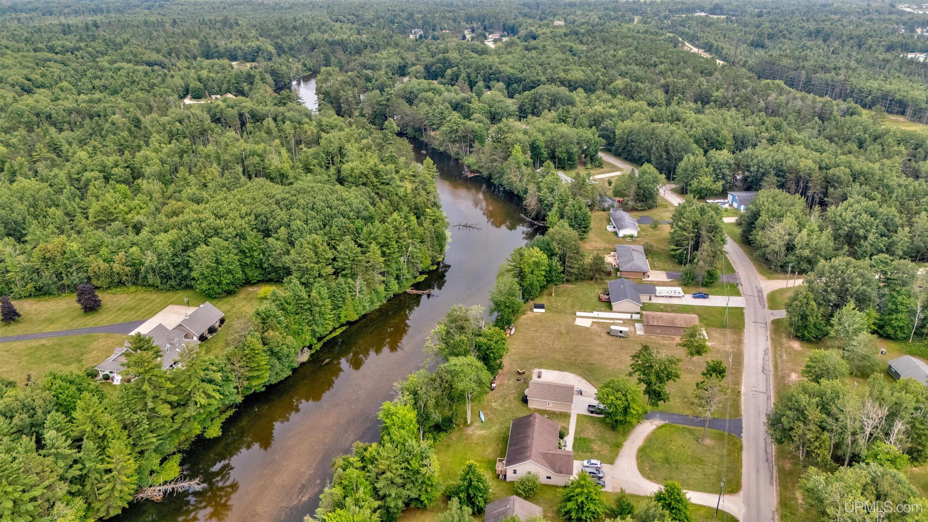 4th image of 7618 W Riverview Dr, Manistique, MI 49854 | MLS# 50217868